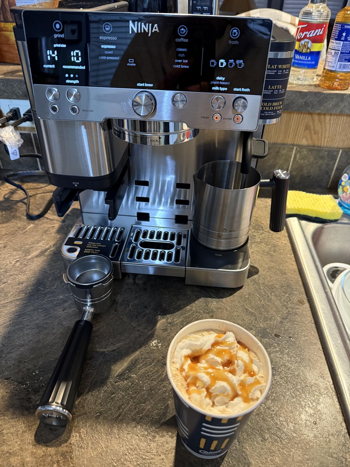 Ninja Luxe Café Premier Series, Espresso Machine, Drip Coffee Maker & Rapid Cold Brew, Integrated Grinder, Assisted Tamper, Hands-Free Frother, for Cappuccinos & Lattes, Cyberspace, ES601CY - Customer Photo 3