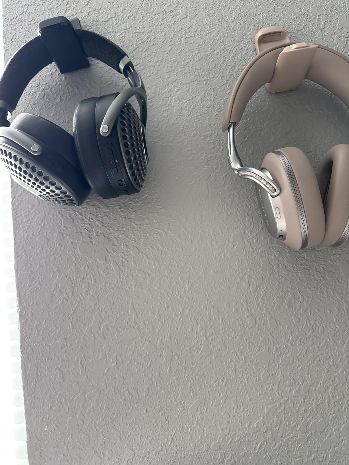 Bowers & Wilkins Px8 S2 Wireless Over-Ear Headphones, Active Noise Cancelling & Transparency Mode, High-Res Playback, 30H Playtime with Quick Charge Support, Onyx Black customer photo 2