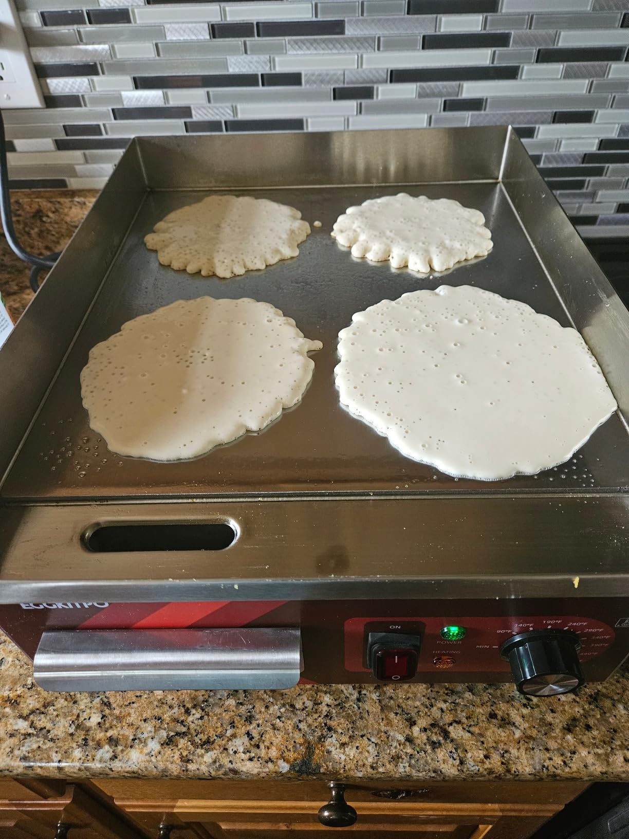 EGGKITPO 36 Inch CSA Certified Commercial Propane/Natural Gas Griddle Manual Controls 90,000 BTU Countertop Flat Top Grill Hot Plate with Independeent Knob 3 Burners Teppanyaki Grill for Restaurant - Customer Photo 2