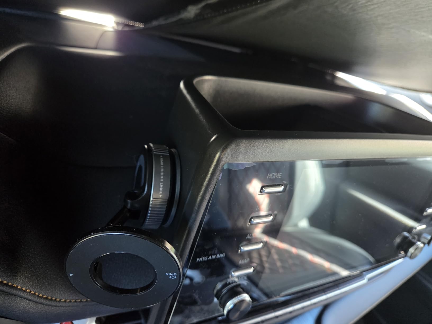 Lamicall Car Phone Holder - [70 LBS Strongest Suction] for Magsafe Car Mount, 360° Adjustable Suction Cup Phone Mount Dashboard Windshield Vacuum Magnetic Phone Holder for Car fit iPhone 17 16 Pro Max customer photo 1