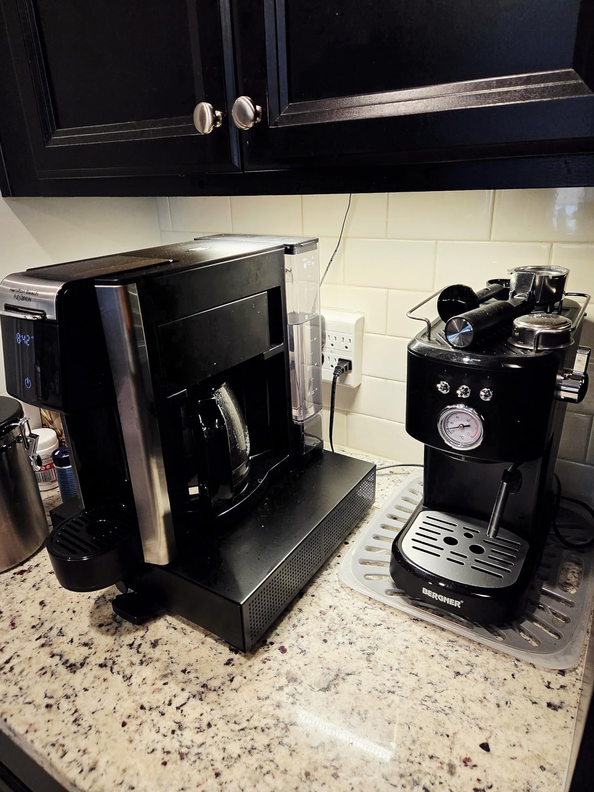 Hamilton Beach FlexBrew Advanced 5-in-1 Thermal Programmable 12 Cup Drip and Single Serve Hot & Iced Coffee Maker, Movable 60oz. Water Reservoir, Use Pod Packs and Grounds, Fast Brewing, Black (49929) - Customer Photo 2