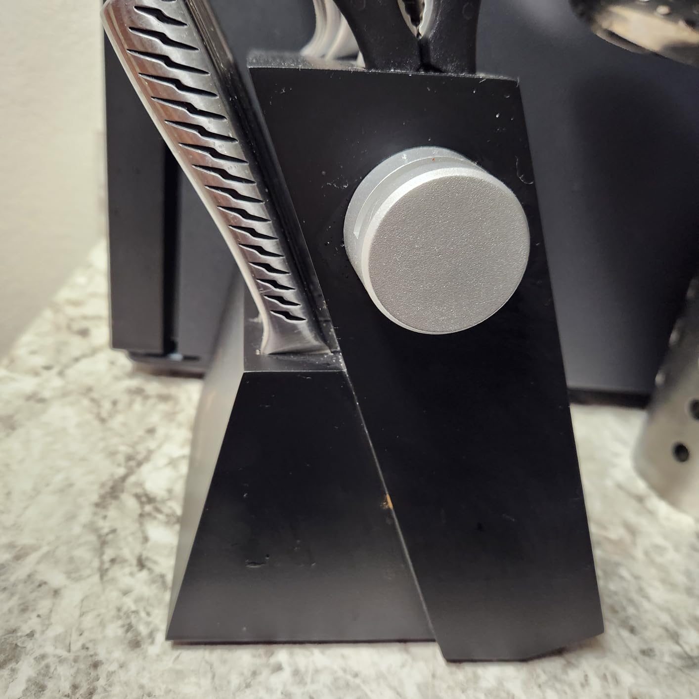 imarku 15-Piece Knife Set with Block, High Carbon Stainless Steel Kitchen Knives with Built-in Sharpener, Dishwasher Safe, Ergonomic Non-Slip Handle, Perfect for Home Cooks & Chefs, White Customer Review imarku 15-Piece Knife Set with Block, High Carbon Stainless Steel Kitchen Knives with Built-in Sharpener, Dishwasher Safe, Ergonomic Non-Slip Handle, Perfect for Home Cooks & Chefs, White - Customer Photo 2