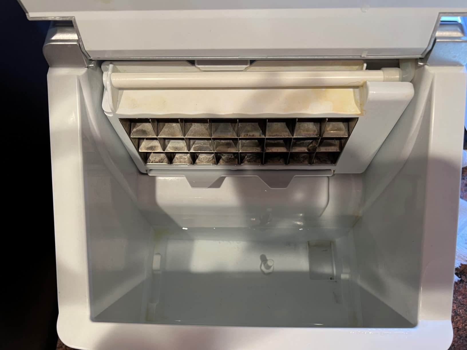 EUHOMY Nugget Ice Maker Countertop with Handle, Ready in 6 Mins, 38lbs/Day, Removable Top Cover, Self-Cleaning, Portable Chewable Ice Maker with Basket, Scoop, for Home/RV/Party/Camping (Black) customer photo 1