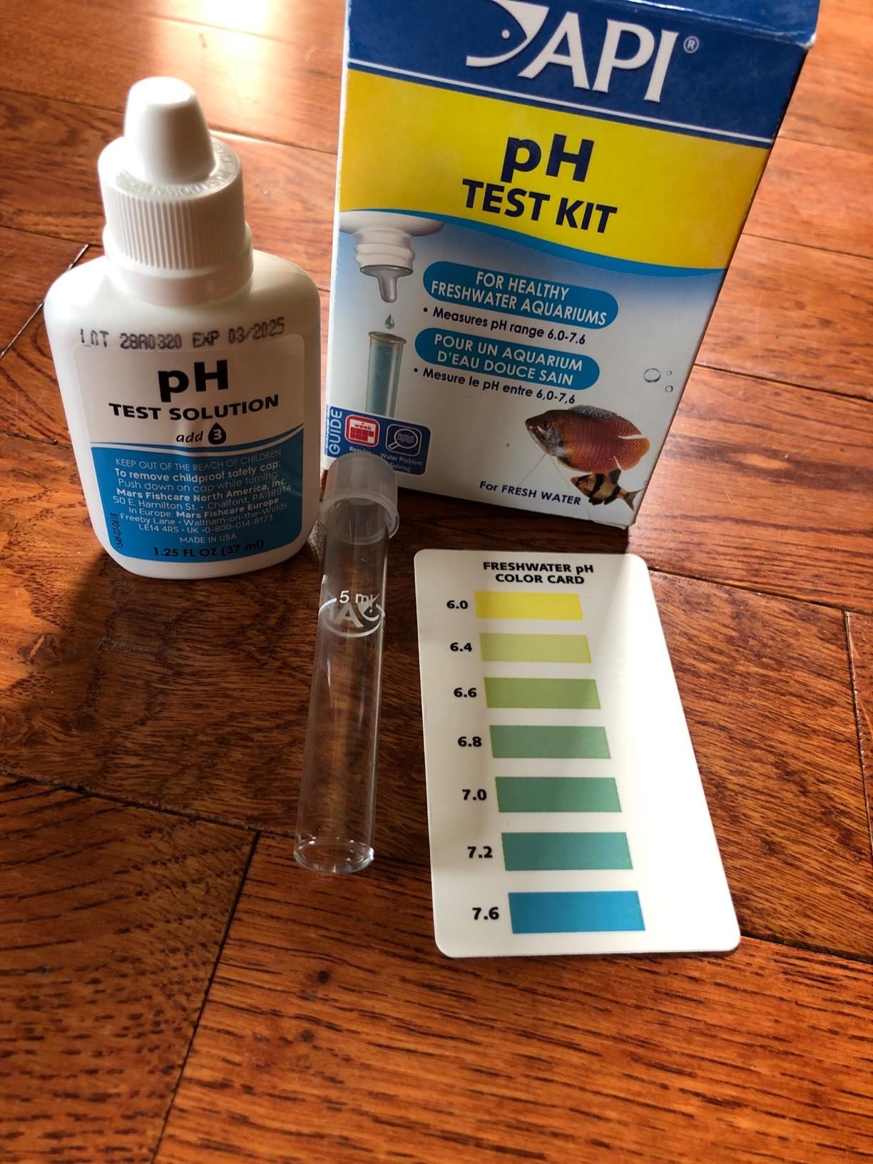 API PH TEST KIT 250-Test Freshwater Aquarium Water pH Test Kit, 4 Piece Set customer photo 1