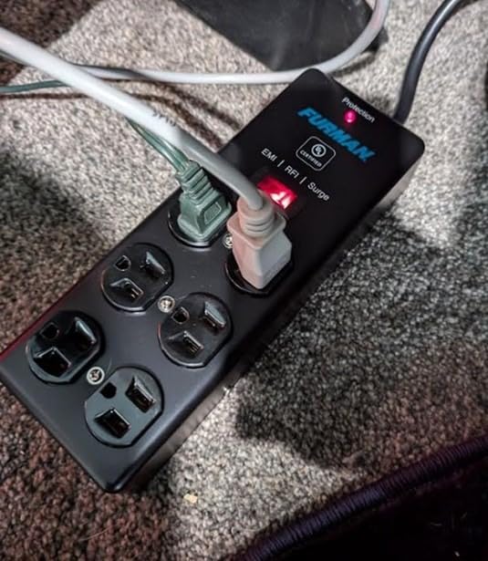 Furman Power Conditioner (SS6B) black customer photo 1