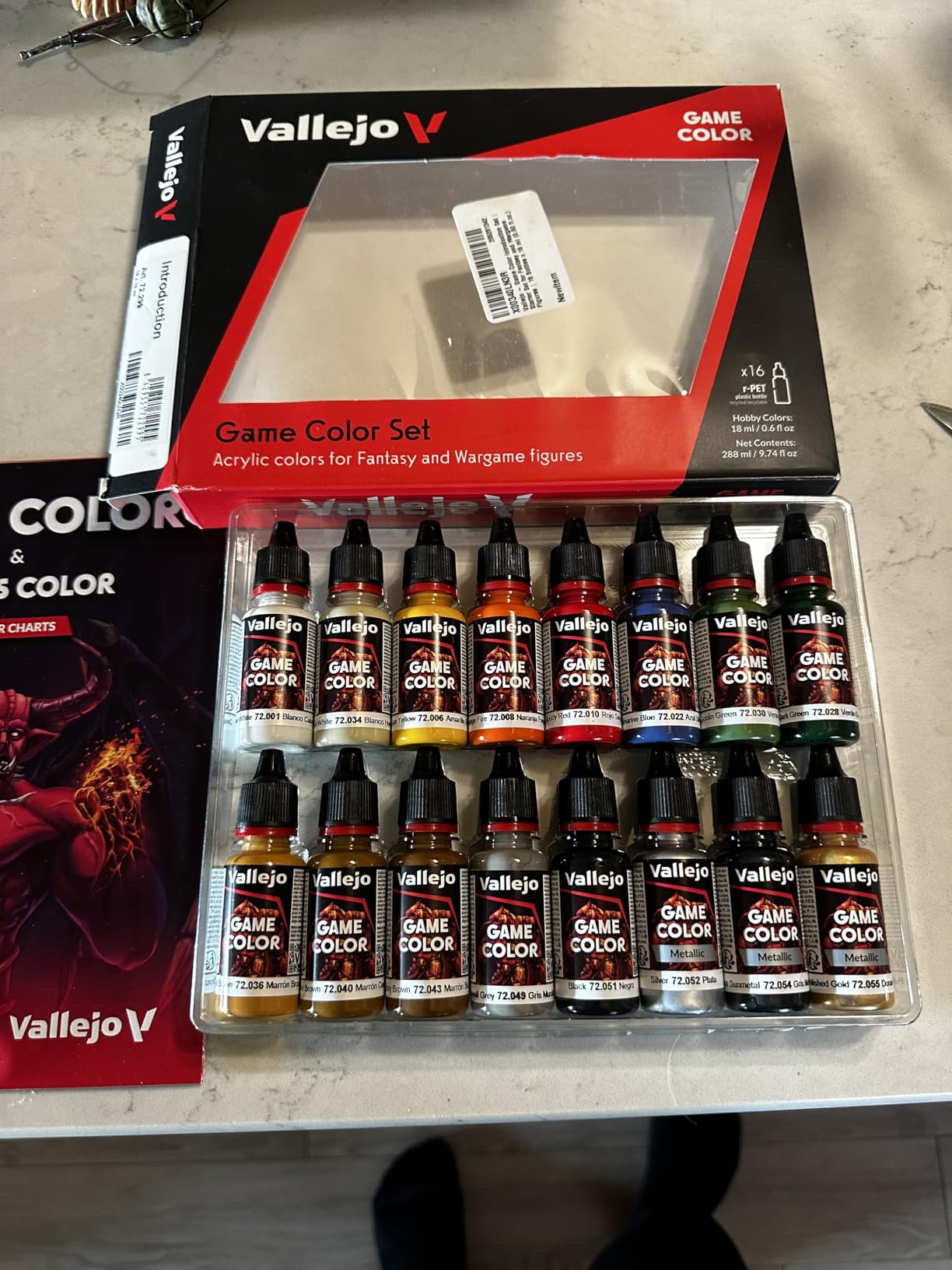 Vallejo Game Color Introduction Set | Starter Set for Fantasy and Wargame Figures | 16 Bottles x 18 ml (0.60 fl.oz.) customer photo 1
