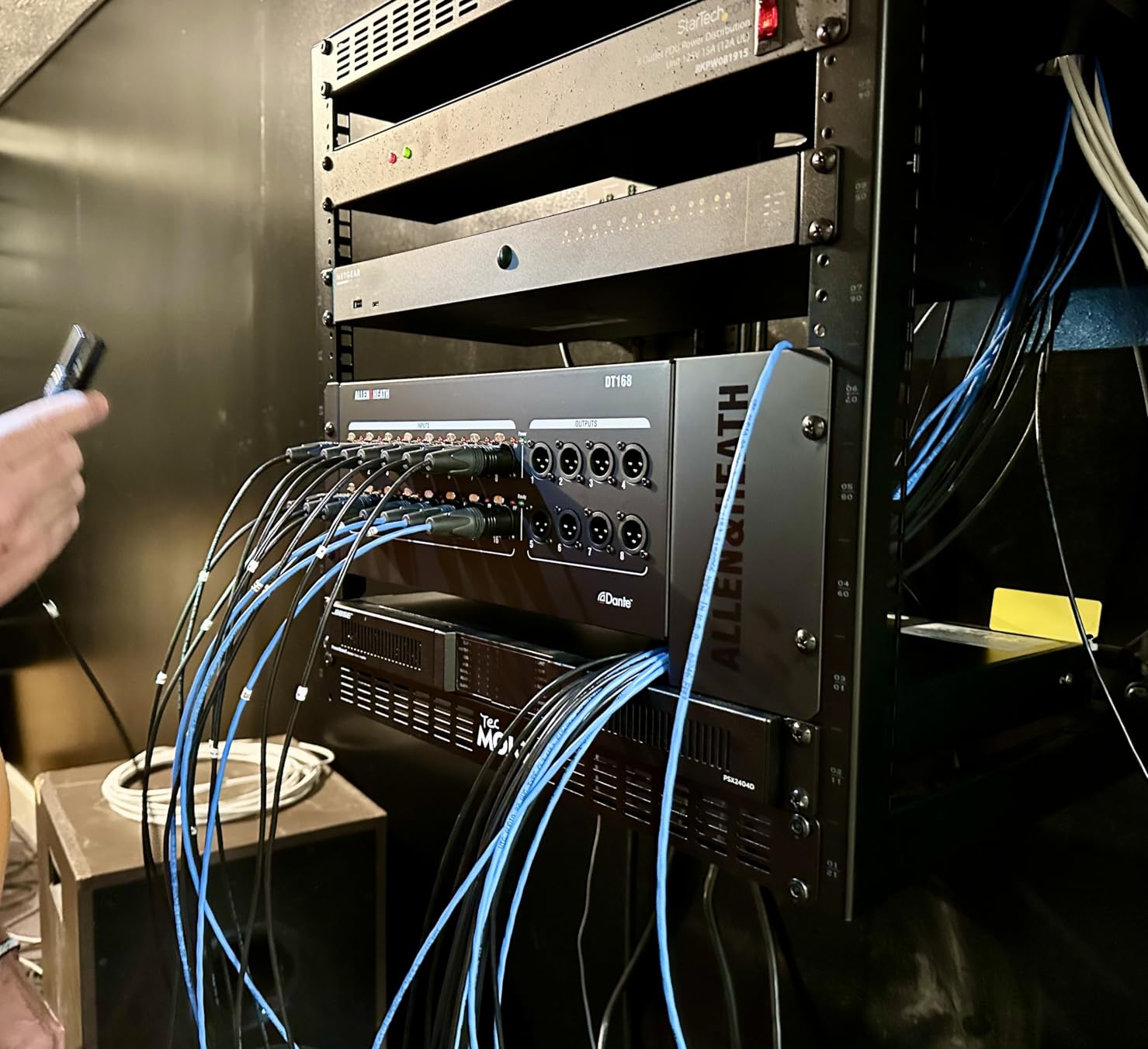 StarTech.com 8 Outlet Horizontal 1U Rack Mount PDU Power Strip for Network Server Racks - Surge Protection - 120V/15A - w/ 6ft Power Cord (RKPW081915) customer photo 2