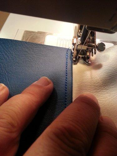 SINGER Heavy Duty 4423 High Speed Sewing Machine, 23 Built-In Stitches, 1100 Stitches/Min, Metal Frame customer photo 1