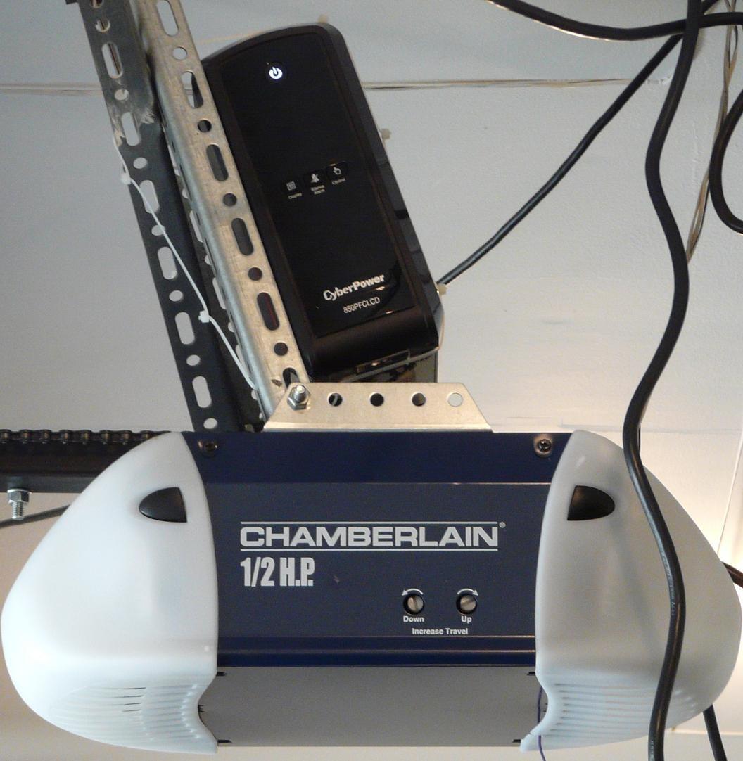 CyberPower CP850PFCLCD PFC Sinewave UPS Battery Backup and Surge Protector, 850VA/510W, 10 Outlets, AVR, Mini-Tower; UL Certified customer photo 1