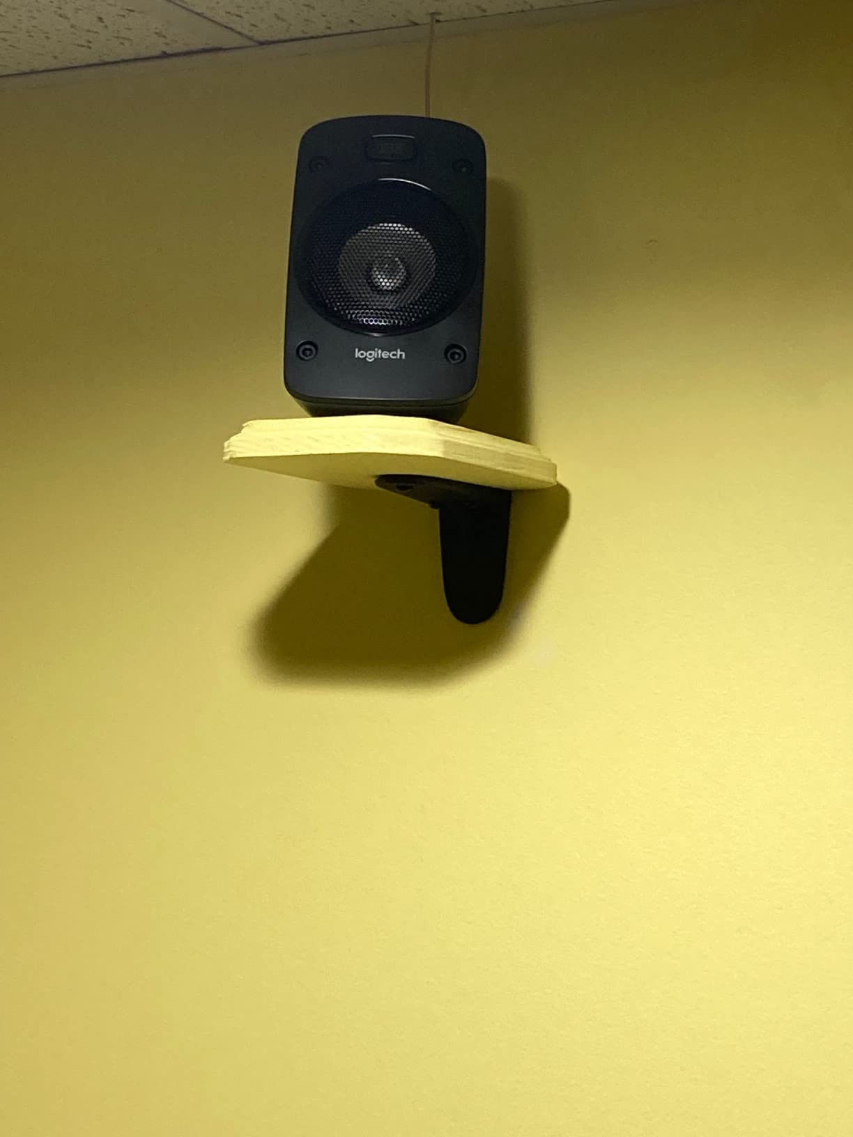 Logitech Z906 5.1 Surround Sound Speaker System - THX, Dolby Digital and DTS Digital Certified customer photo 1