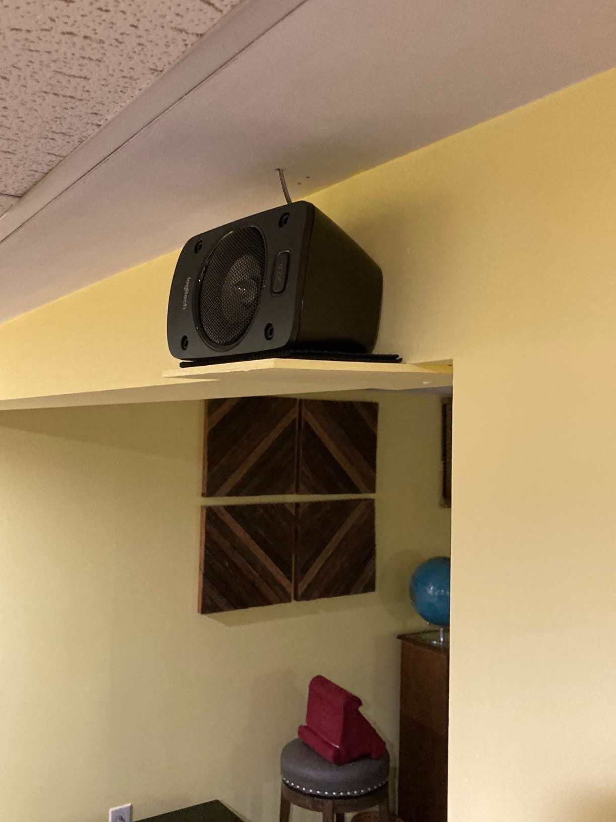 Logitech Z906 5.1 Surround Sound Speaker System - THX, Dolby Digital and DTS Digital Certified customer photo 2