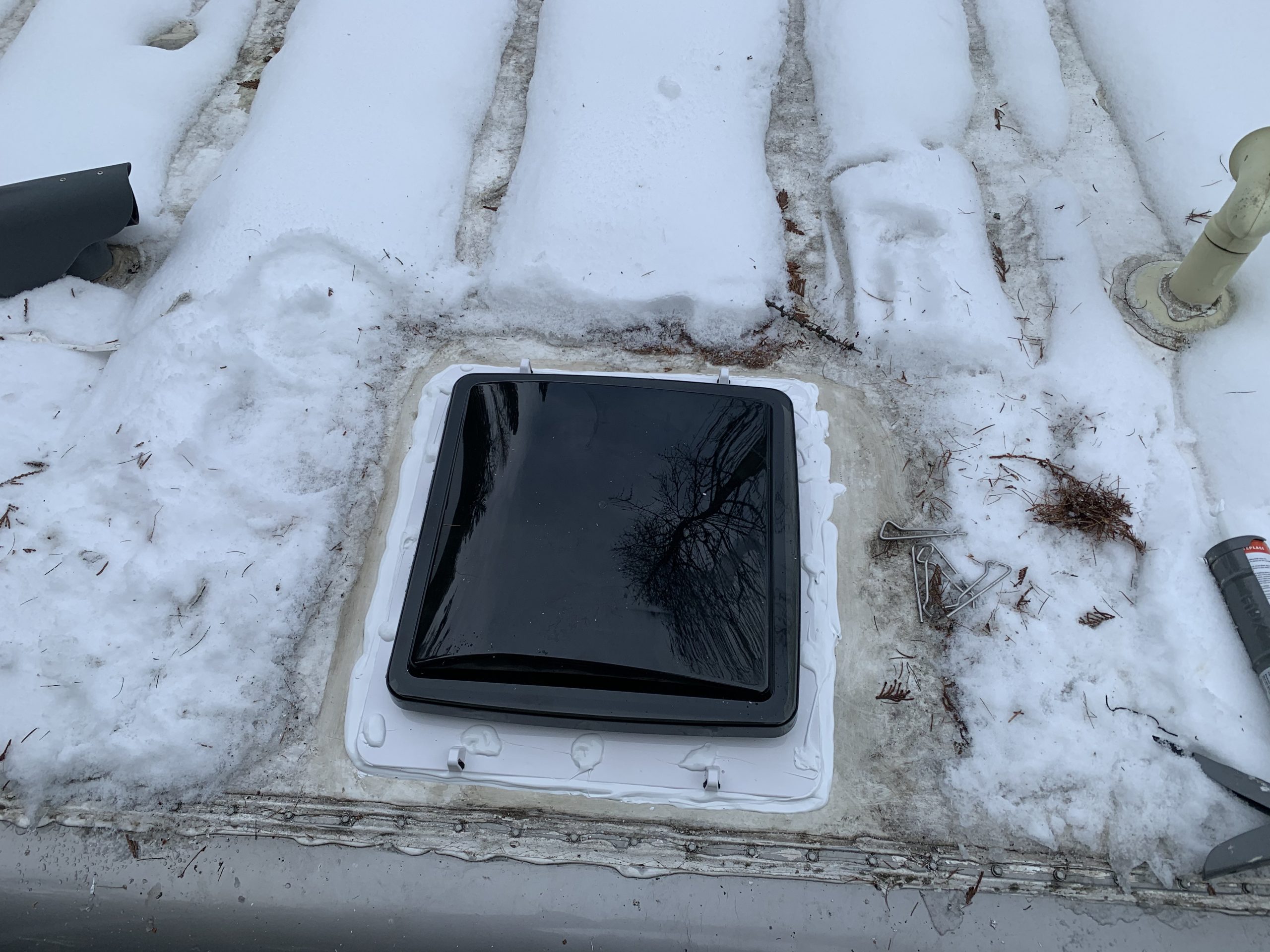 Maxxfan Plus High Powered 10-Speed RV Intake and Exhaust Fan - Manual or Remote Control Electric Opening, Easy Ceiling Controls, Rain Sensor with Automatic Lid Closure, Smoke (00-04500K) customer photo 2