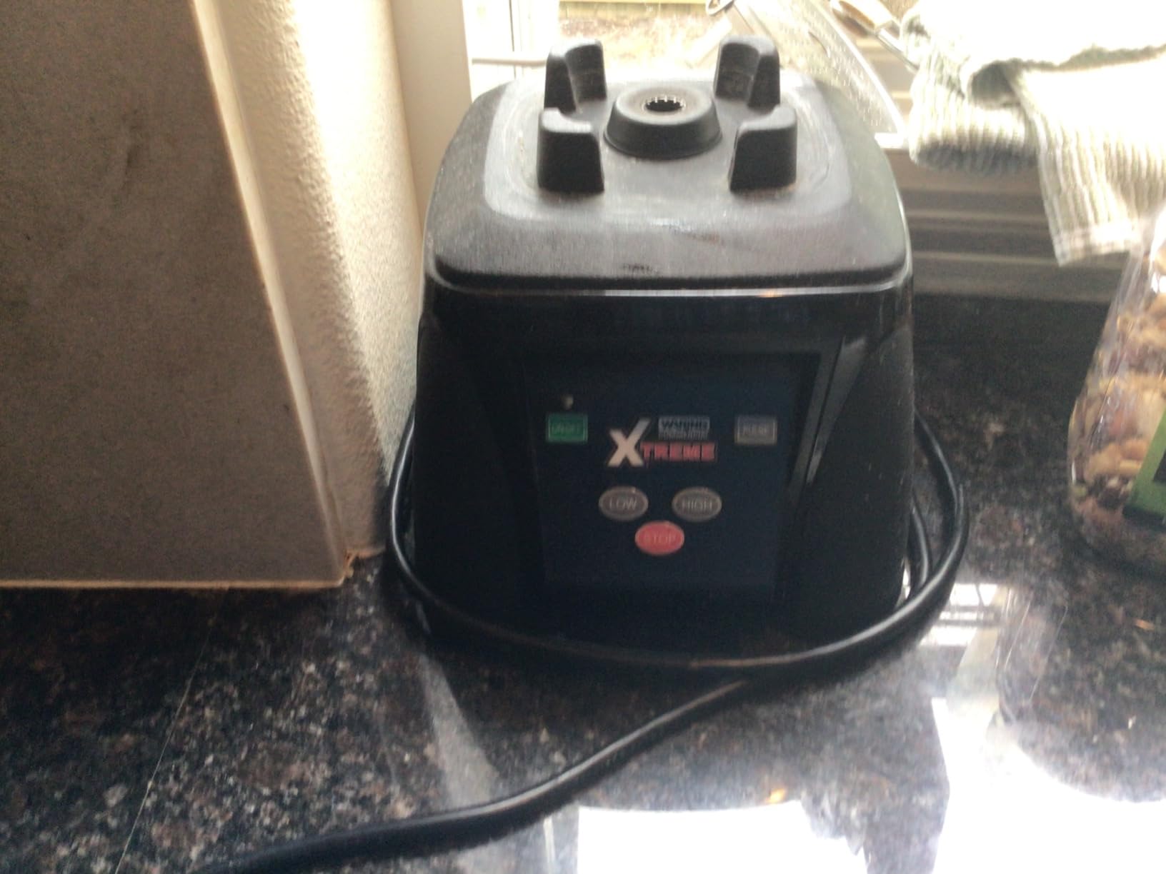 Waring Commercial MX1050XTX 3.5 HP Blender with Electronic Keypad Controls, Pulse Feature and a 64 oz. BPA Free Copolyester Container, 120V, 5-15 Phase Plug customer photo 1