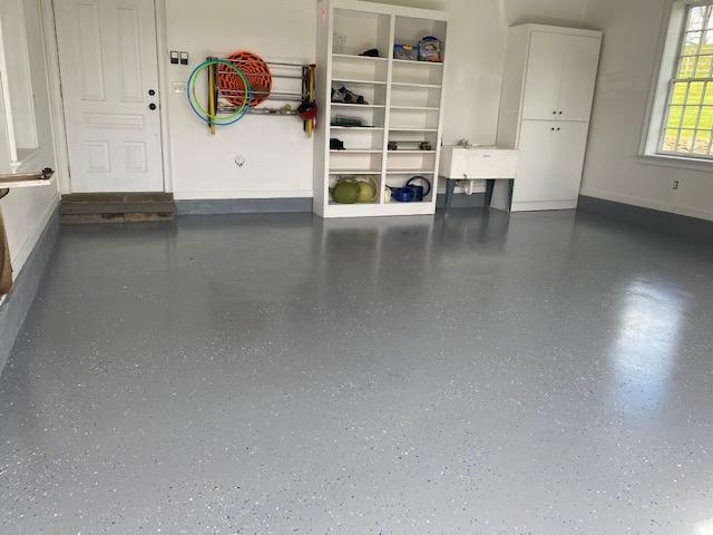 Rust-Oleum 261845 EPOXYSHIELD Garage Floor Coating Kit, 2.5 Car, Gloss Gray customer photo 2