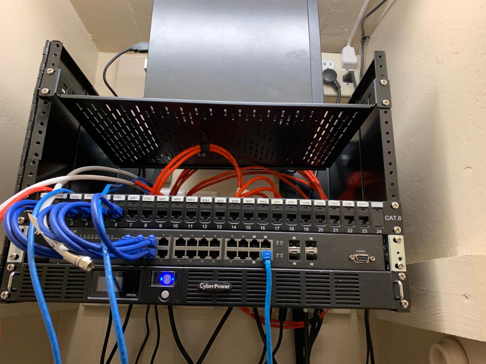 Cable Matters Rackmount or Wall Mount 1U 24 Port Keystone Patch Panel with Cable Management and Support Bar, 19-inch Blank Patch Panel for Keystone Jacks customer photo 1