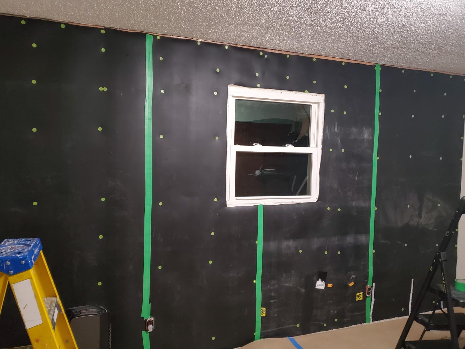 Trademark Soundproofing Mass Loaded Vinyl 1lb - MLV Soundproofing for Wall Sound Barrier - Sound Insulation - Made in USA - 4' x 25' Covers 100 sf customer photo 2