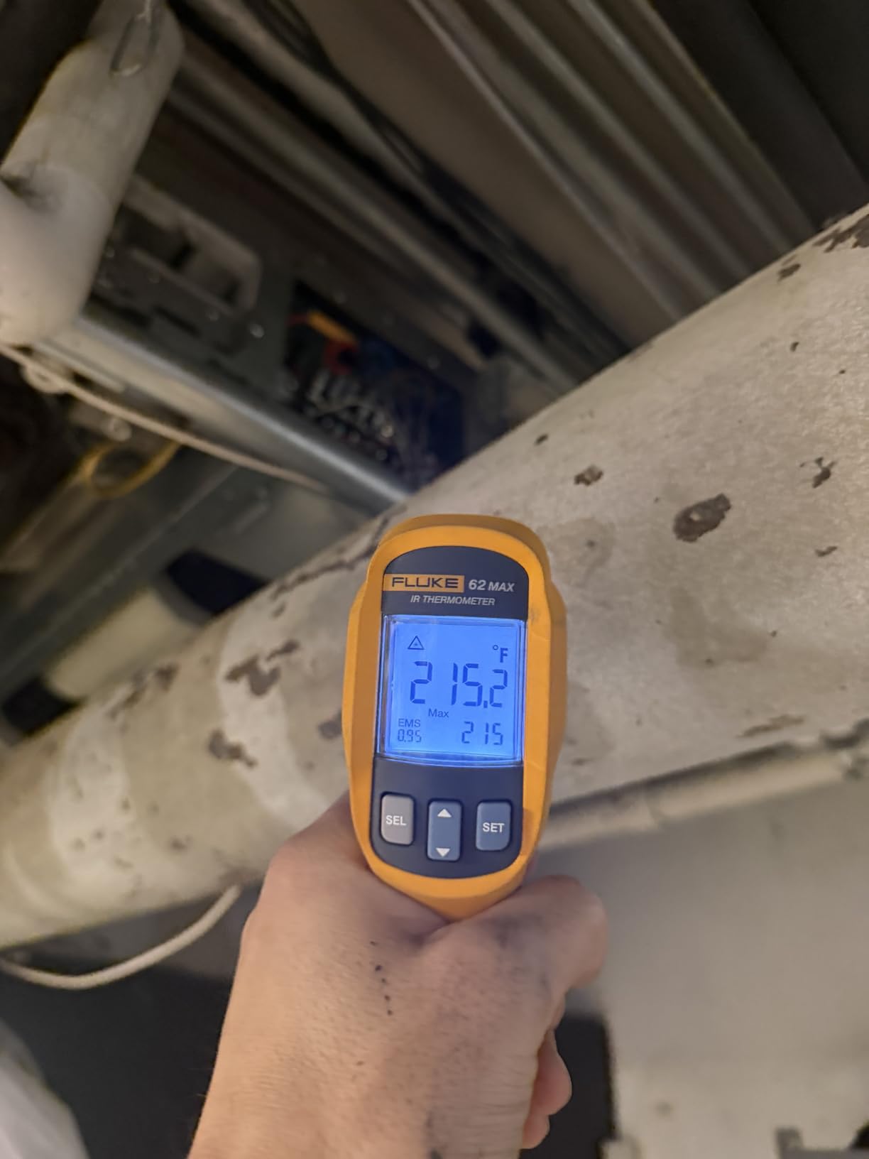 Fluke 62 Max Industrial Infrared Thermometer, -22 to +932 Degree F Range, Single Laser Targeting, 10:1 Distance to Spot Ratio, IP54 Rating, Includes 3 Year Warranty customer photo 1