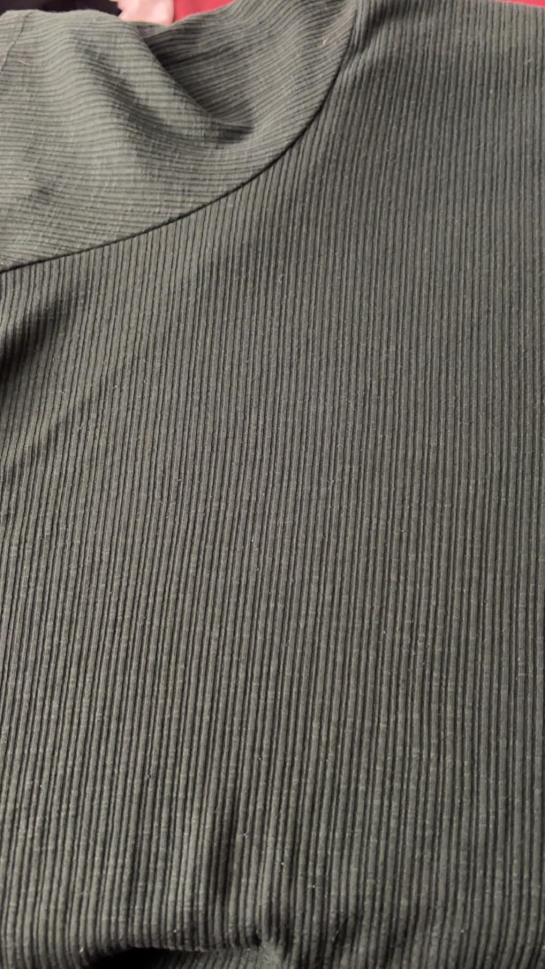 Conair Fabric Shaver and Lint Remover, Battery-Operated Portable Clothes Shaver with 3 Settings, Fuzz Remover for Sweaters, Clothing and Furniture, Large 2-Inch Shaving Head, White customer photo 2