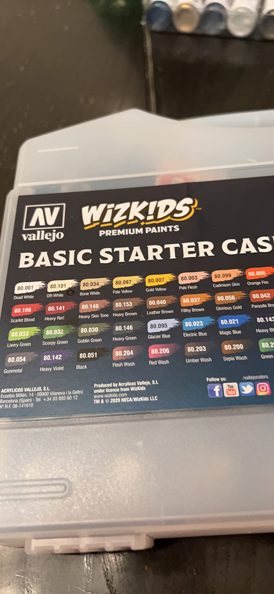 Vallejo Basic Colors USA Acrylic Paint Set | Model Color | Figure Color Series Historical Miniature Kit to Achieve Historical Accuracy with Artist-Grade Pigments | 16 Bottles x 18 ml (0.60 fl.oz.) customer photo 2