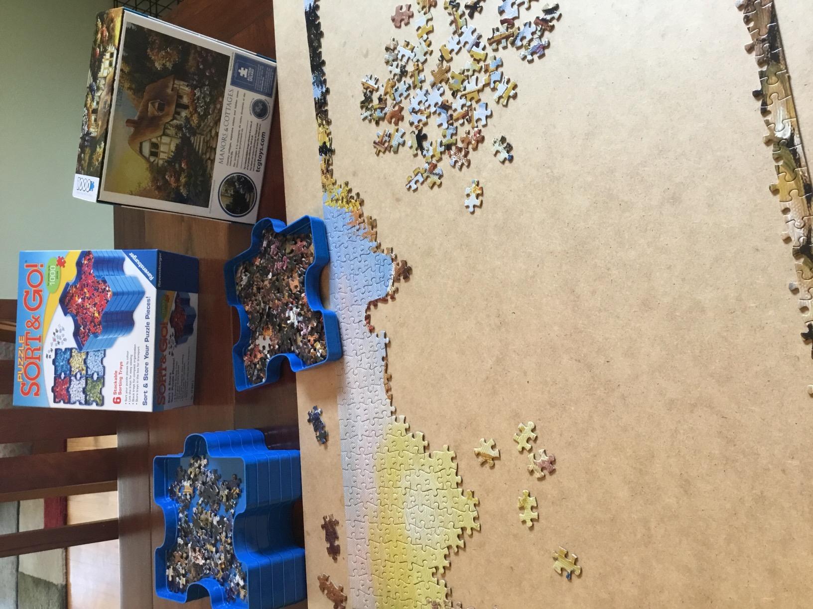 Ravensburger - Sort and Go - Jigsaw Puzzle Accessory - Sturdy Stacking Trays for Sorting Pieces - Premium Quality - Ideal Gift for Enthusiasts - Black - Can Hold Up to 1000 Pieces customer photo 1