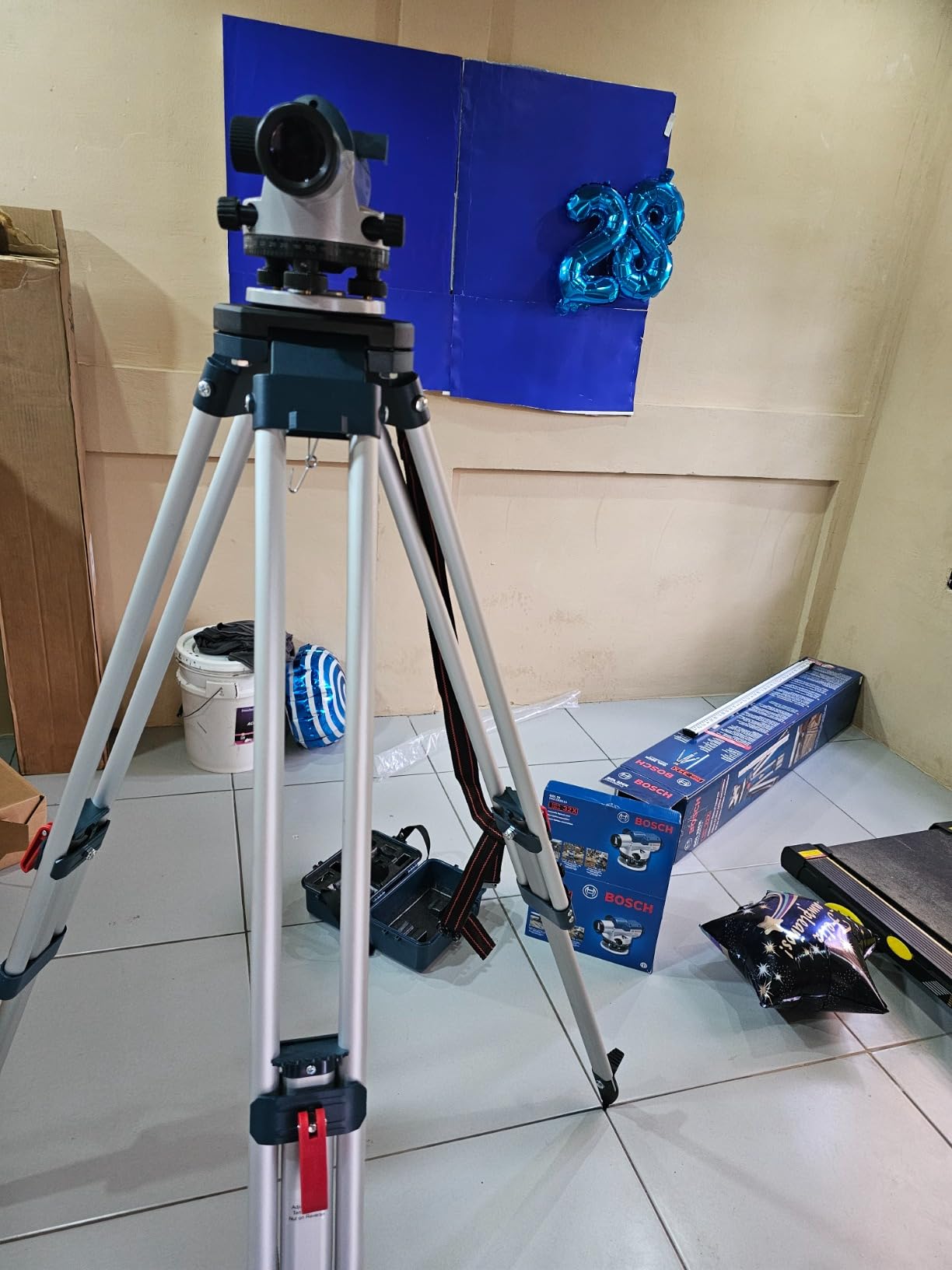 BOSCH GOL26CK 26X Automatic Optical Level Kit, Includes Aluminum Tripod, Grade Rod, Plumb Bob, Tool Kit, & Carrying Case customer photo 2