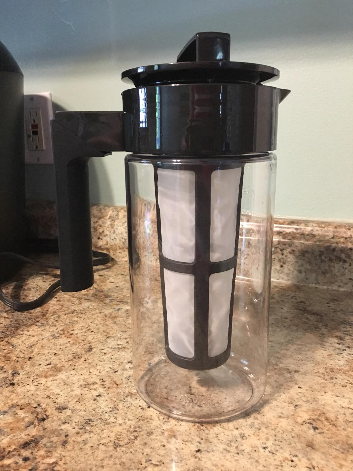 Takeya Deluxe Cold Brew Coffee Maker - BPA-Free Tritan Pitcher with Airtight Leakproof Lid, Silicone Grip Handle, Fine-Mesh Filter - Shatter-Proof, Dishwasher Safe, Made in USA - 1 Quart/Black customer photo 1