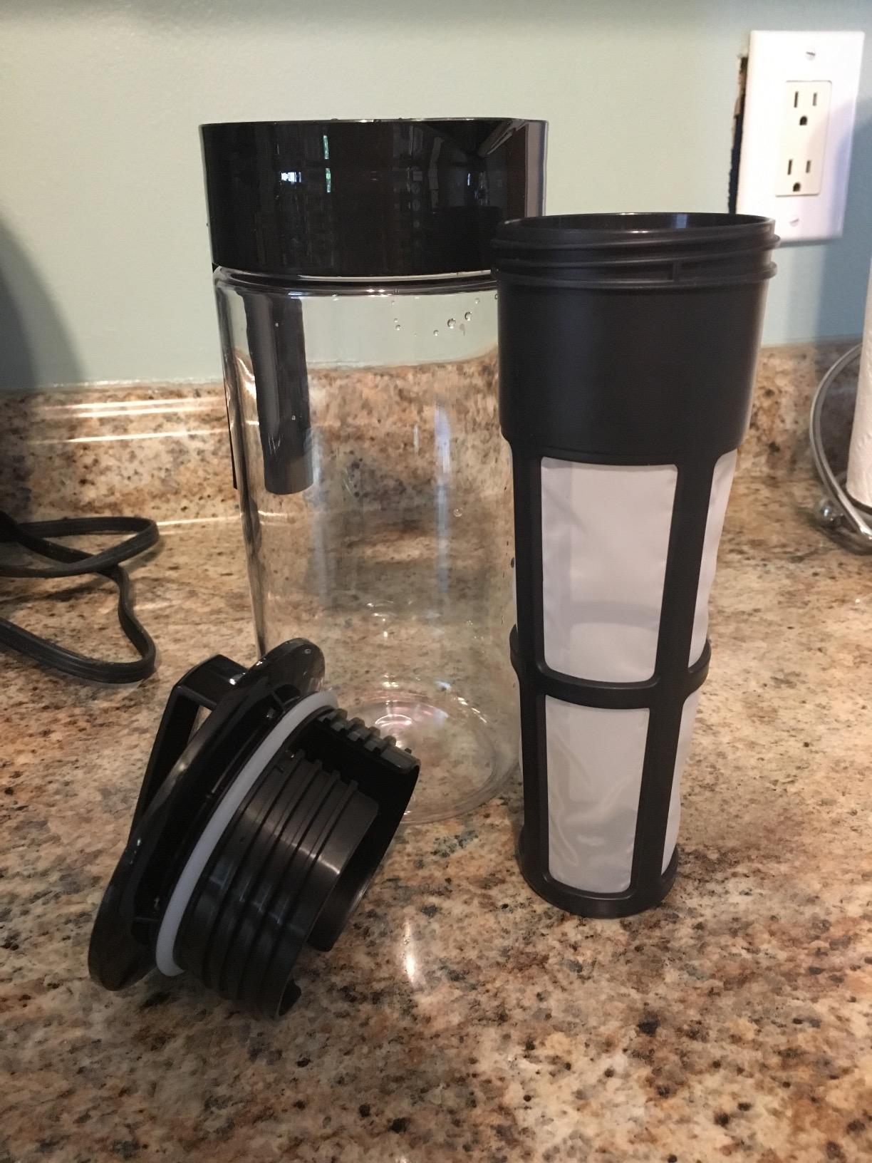 Takeya Deluxe Cold Brew Coffee Maker - BPA-Free Tritan Pitcher with Airtight Leakproof Lid, Silicone Grip Handle, Fine-Mesh Filter - Shatter-Proof, Dishwasher Safe, Made in USA - 1 Quart/Black customer photo 2