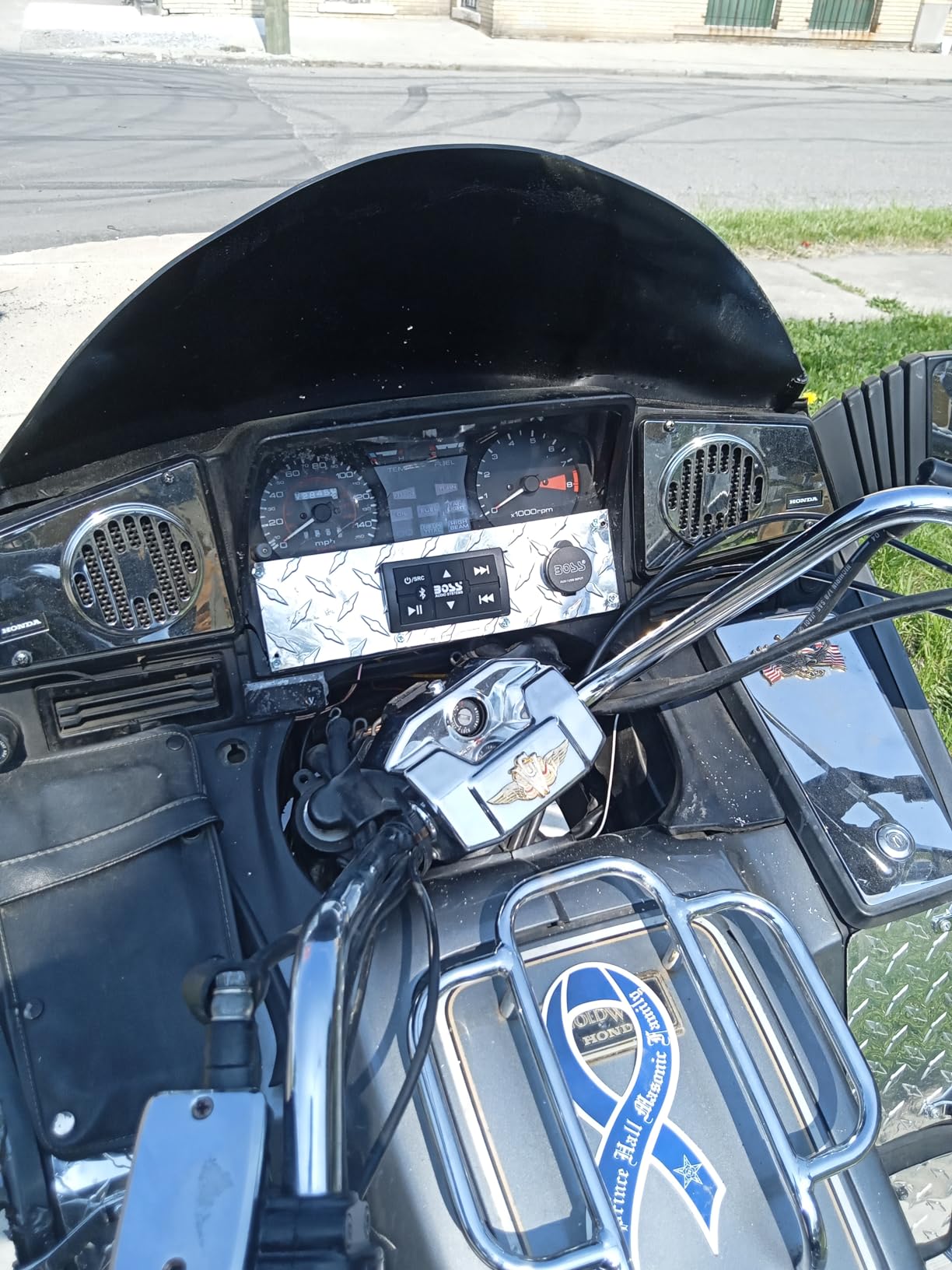 BOSS Audio Systems MC900B 4 Channel Amplifier for ATV UTV Car Marine - 500 High Output, Low Level Inputs, Full Range, Weatherproof, Bass for Subwoofer customer photo 1