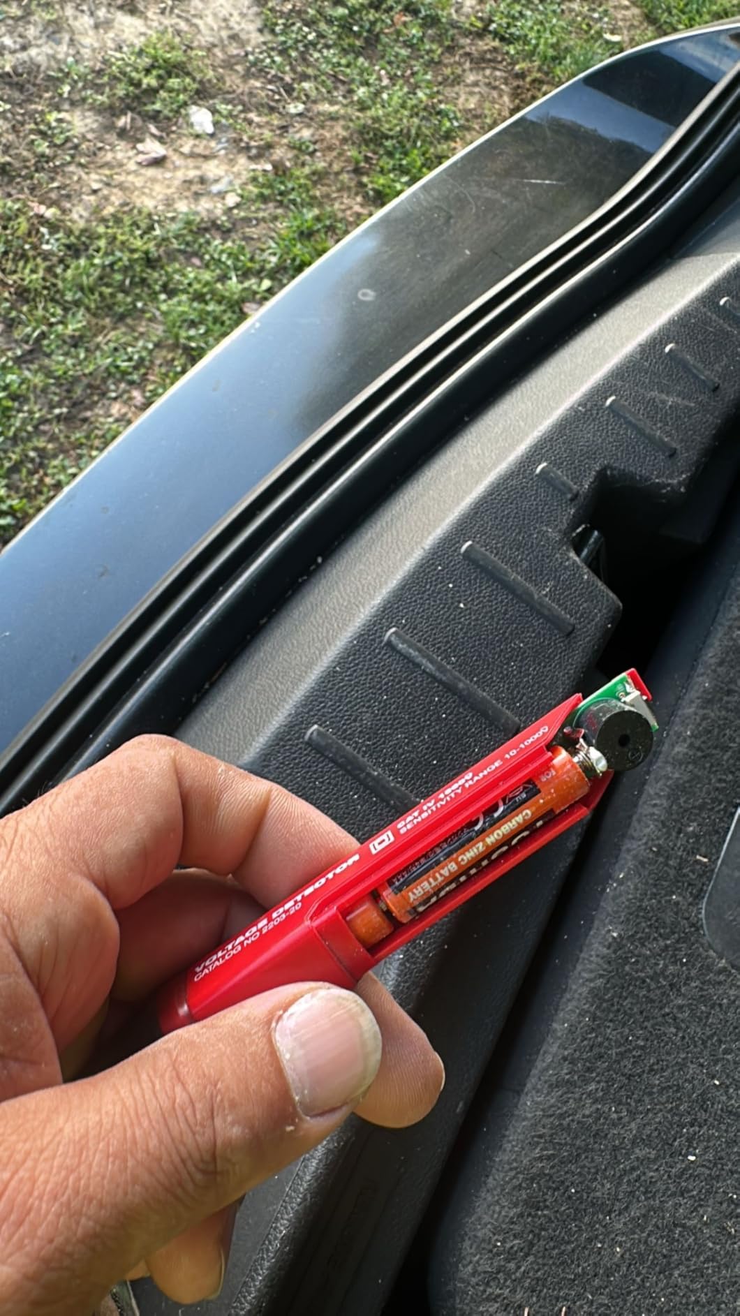 Milwaukee 2203-20 10-1000V Dual Range Voltage Detector customer photo 1