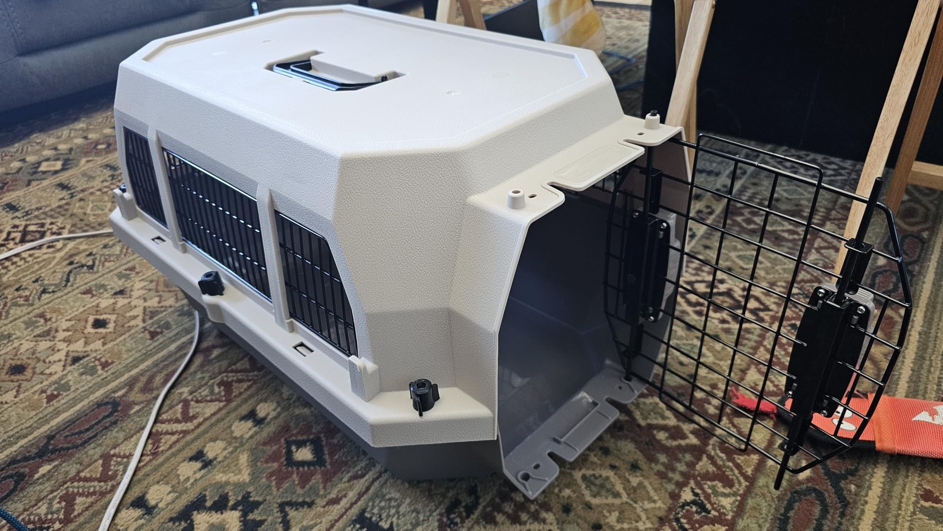 Amazon Basics Sturdy Portable 2-Door Top-Load Hard-Sided Pet Travel Carrier with Secure Ventilation, Handle, Front & Top Entry for Dogs, Cats, 22.8