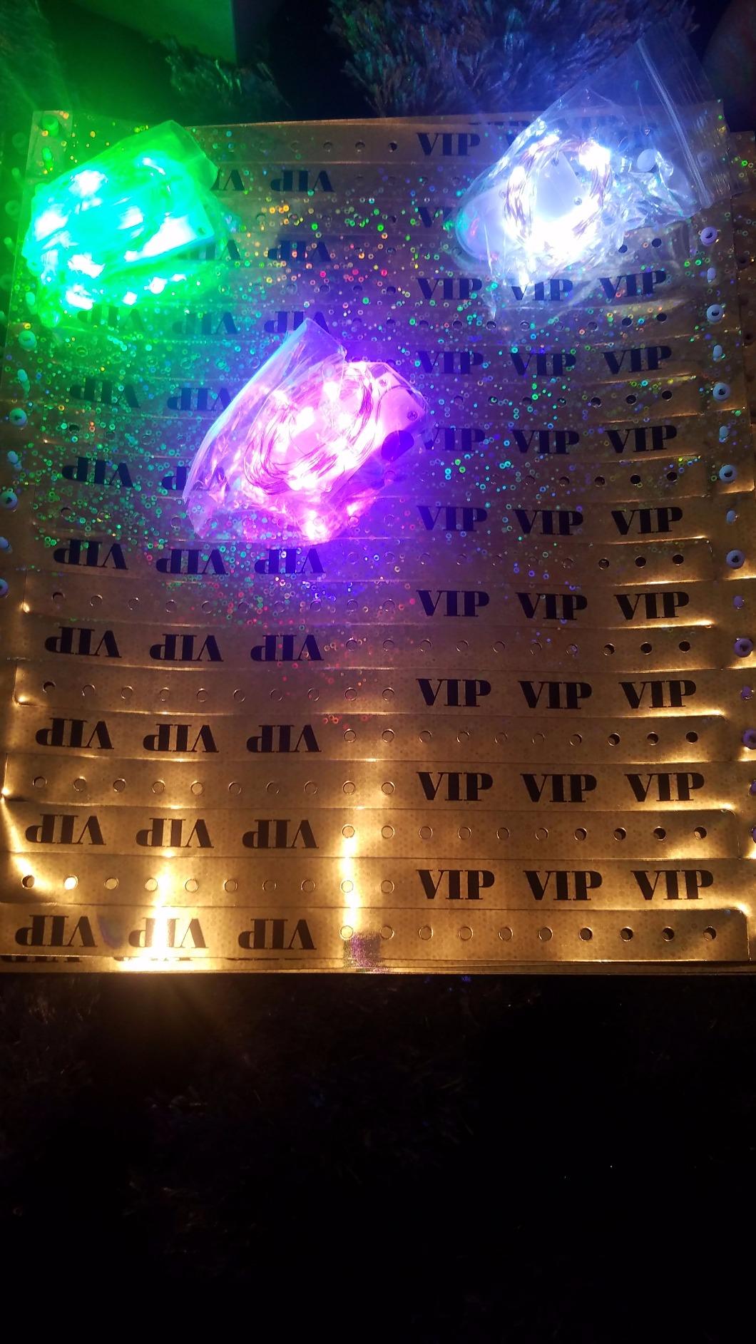 100 WristCo Premium Holographic Gold VIP Plastic Secure Snap Wristbands - 5/8