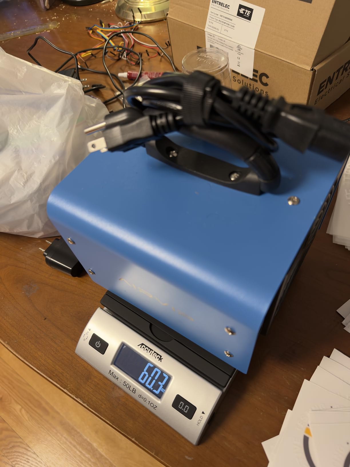 Accuteck 8250 High Accuracy Digital Shipping Scale and Postal Scale, 0.1oz Precision, 50Lb customer photo 1