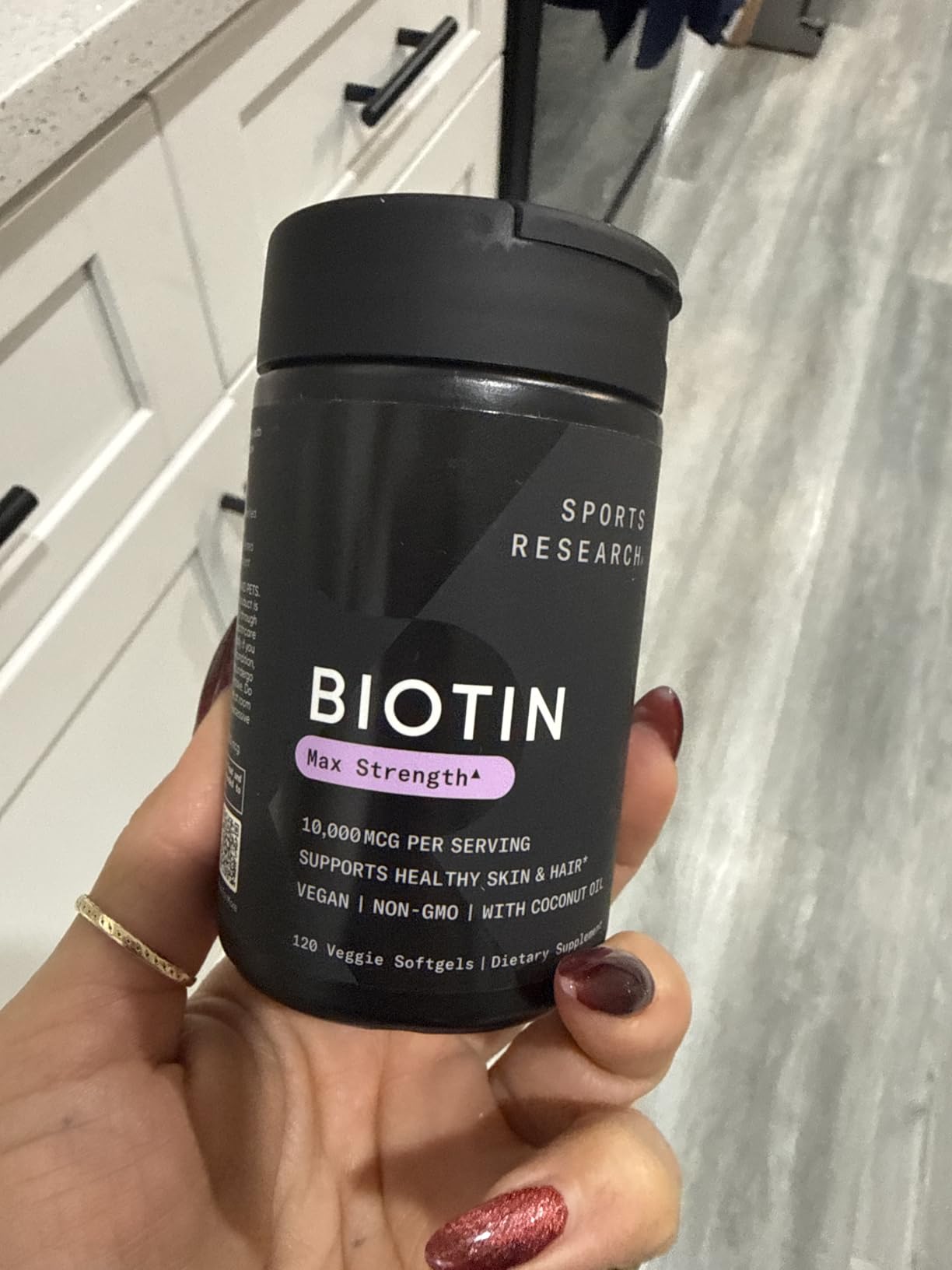 Sports Research® Biotin 10,000mcg with Organic Coconut Oil - Biotin (Vitamin B7) for Healthy Skin and Hair Support* - for Women and Men - Vegan, Non-GMO, Gluten & Soy-Free - 120 Veggie Softgels customer photo 1