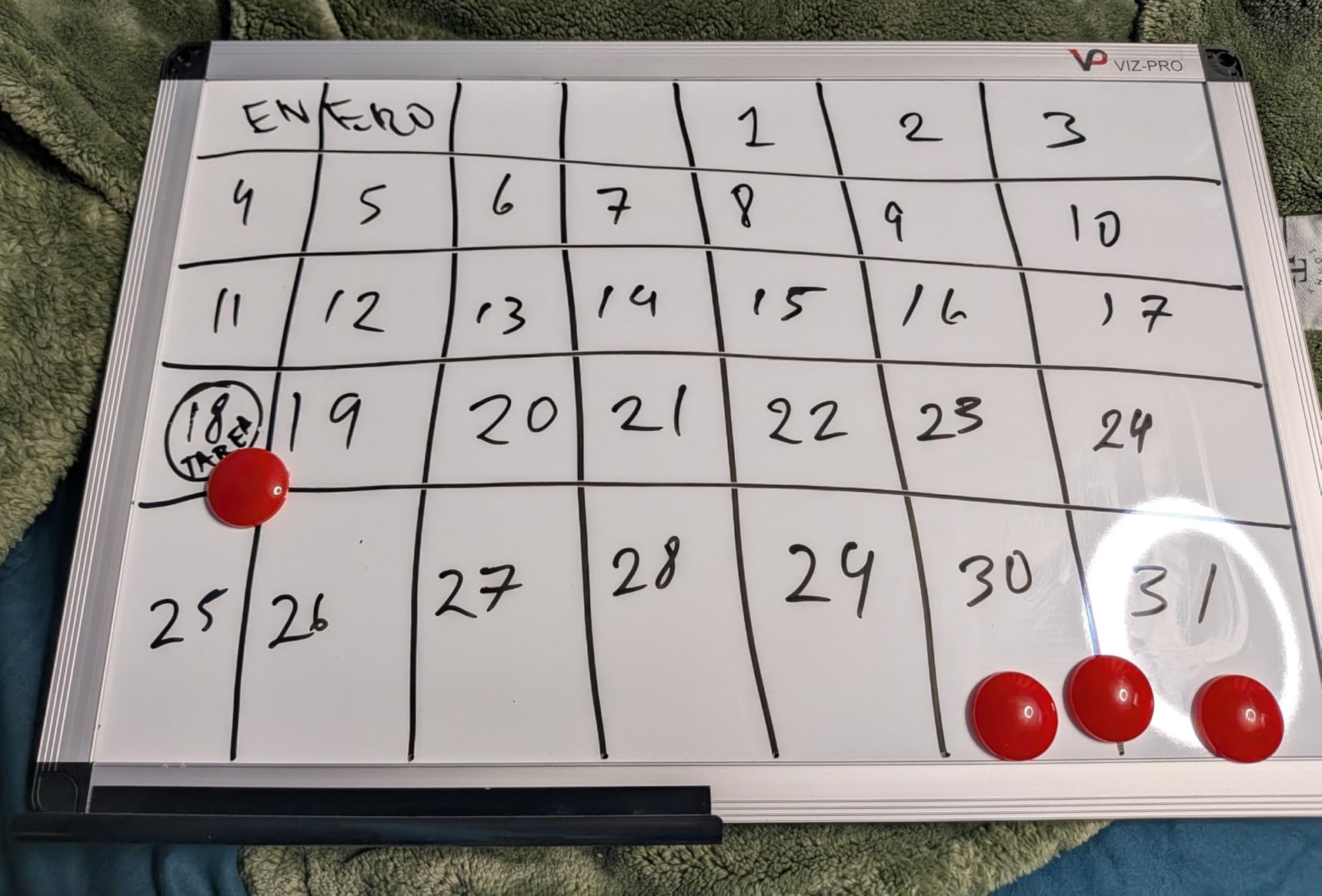 VIZ-PRO Magnetic Dry Erase Board, 36 X 24 Inches, Silver Aluminium Frame customer photo 1