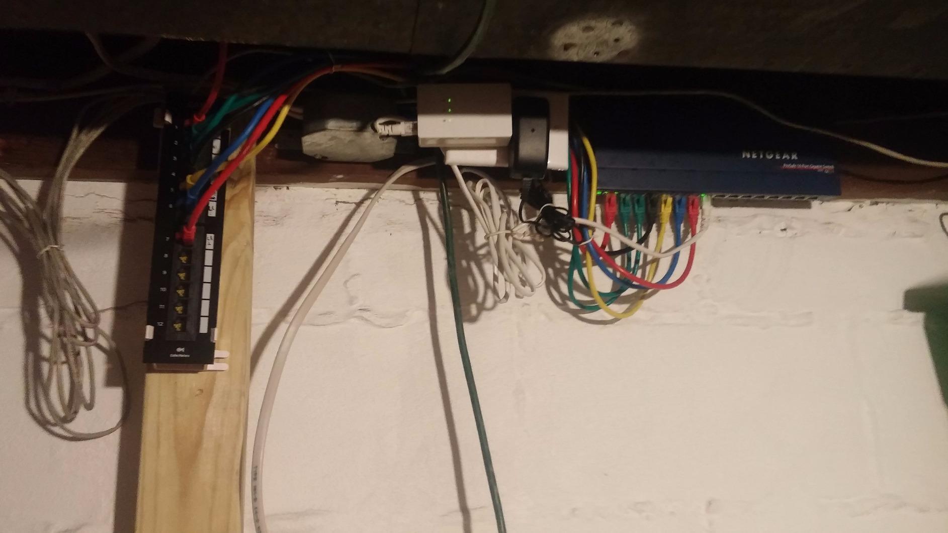 Cable Matters [UL Listed] Mini 12-Port Vertical Patch Panel with 89D Bracket, Compact 10 Inch Patch Panel with 10 Gigabit Ethernet customer photo 1