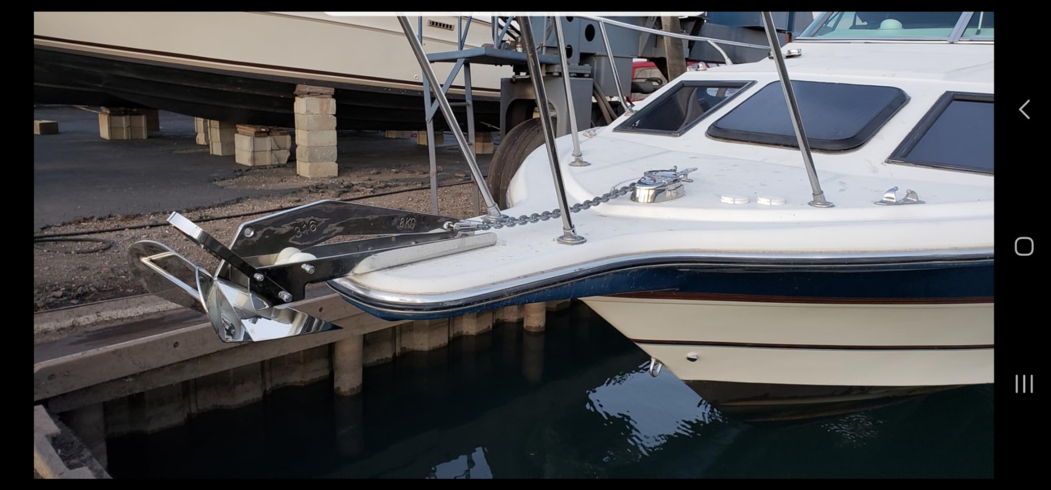 Lewmar V700 12V Vertical Windlass for 1/4