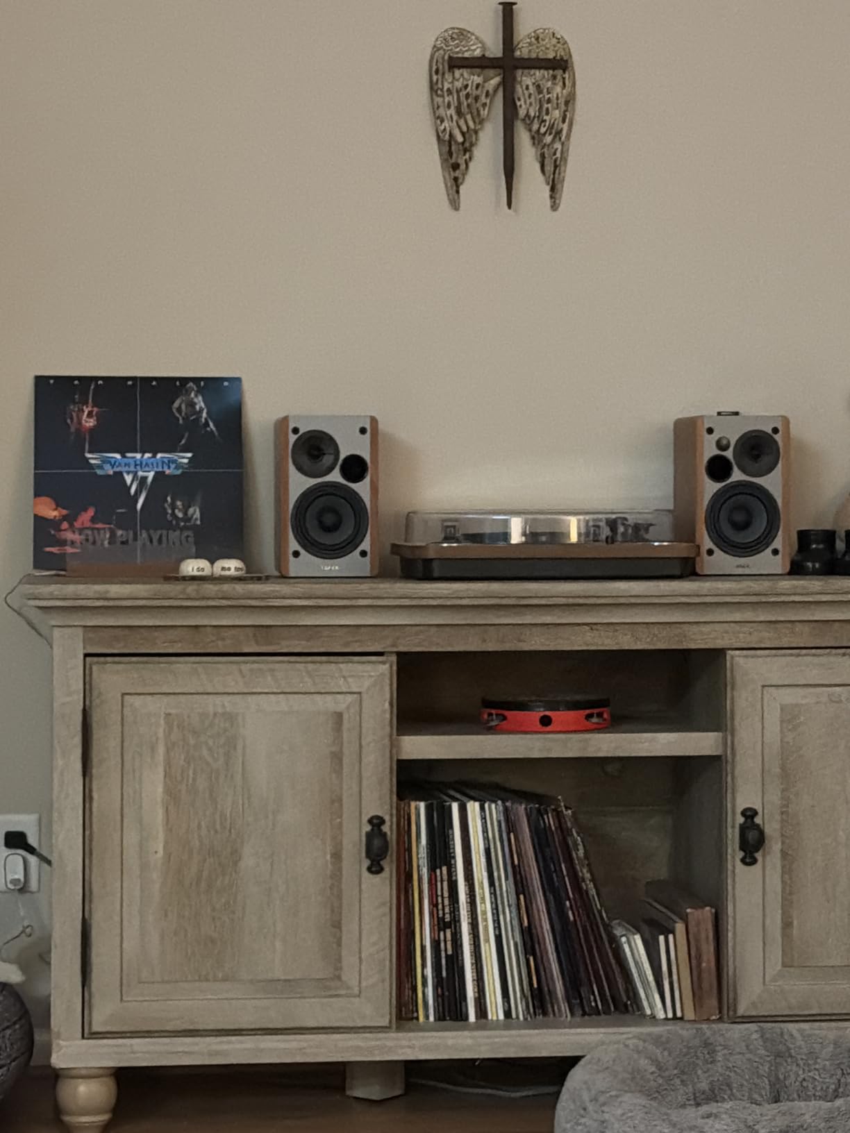 Edifier R1280T Powered Bookshelf Speakers - 2.0 Active Near Field Studio Monitor Speaker - Wooden Enclosure - 42 Watts RMS Power customer photo 1