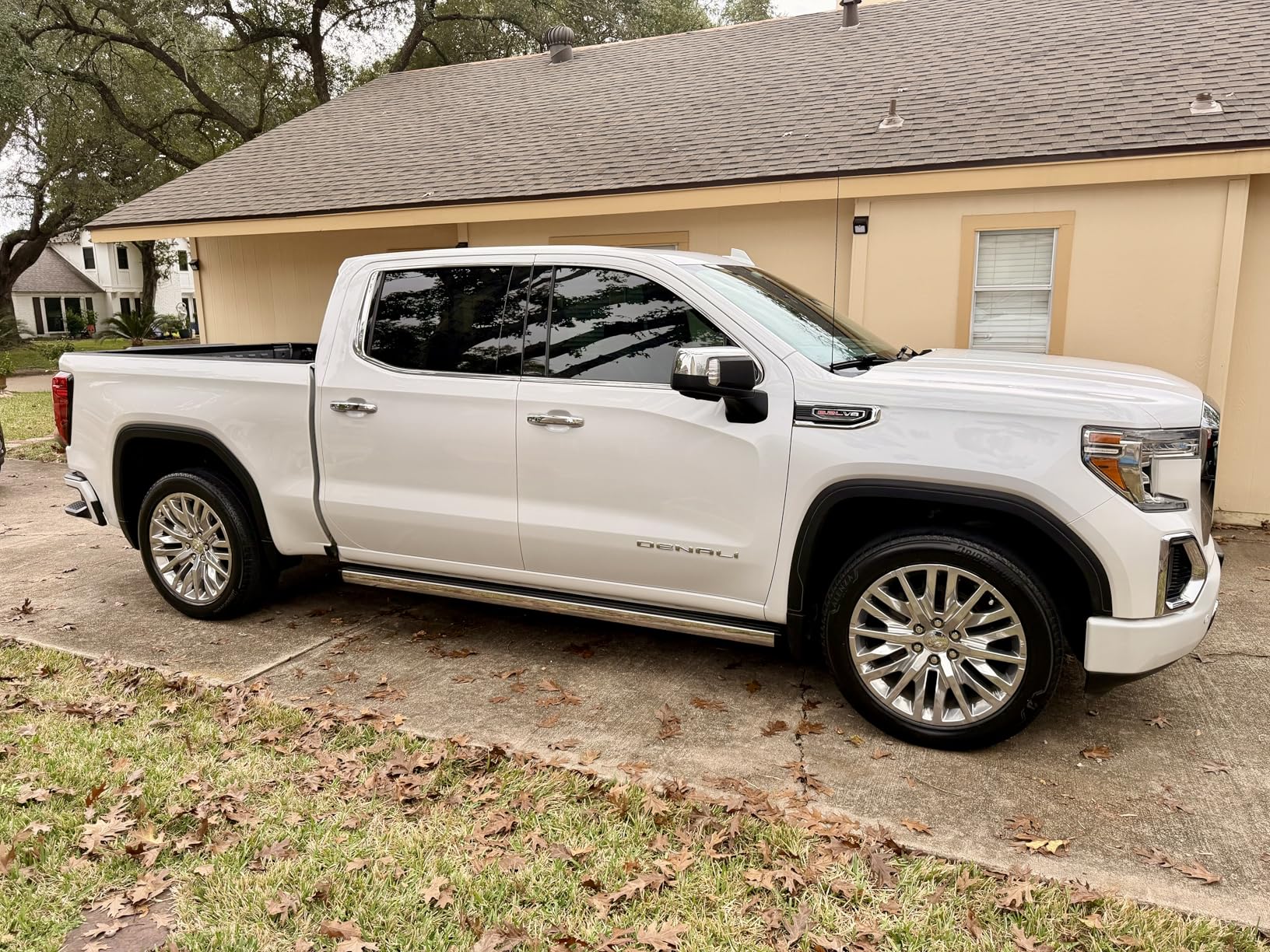 Chemical Guys Clay Bar and Luber Synthetic Lubricant Kit - Light/Medium Duty OG Clay Bar for Removing embedded dirt from Paint, Glass, and Metal, Essential Detailing Accessory - 2 Items customer photo 1