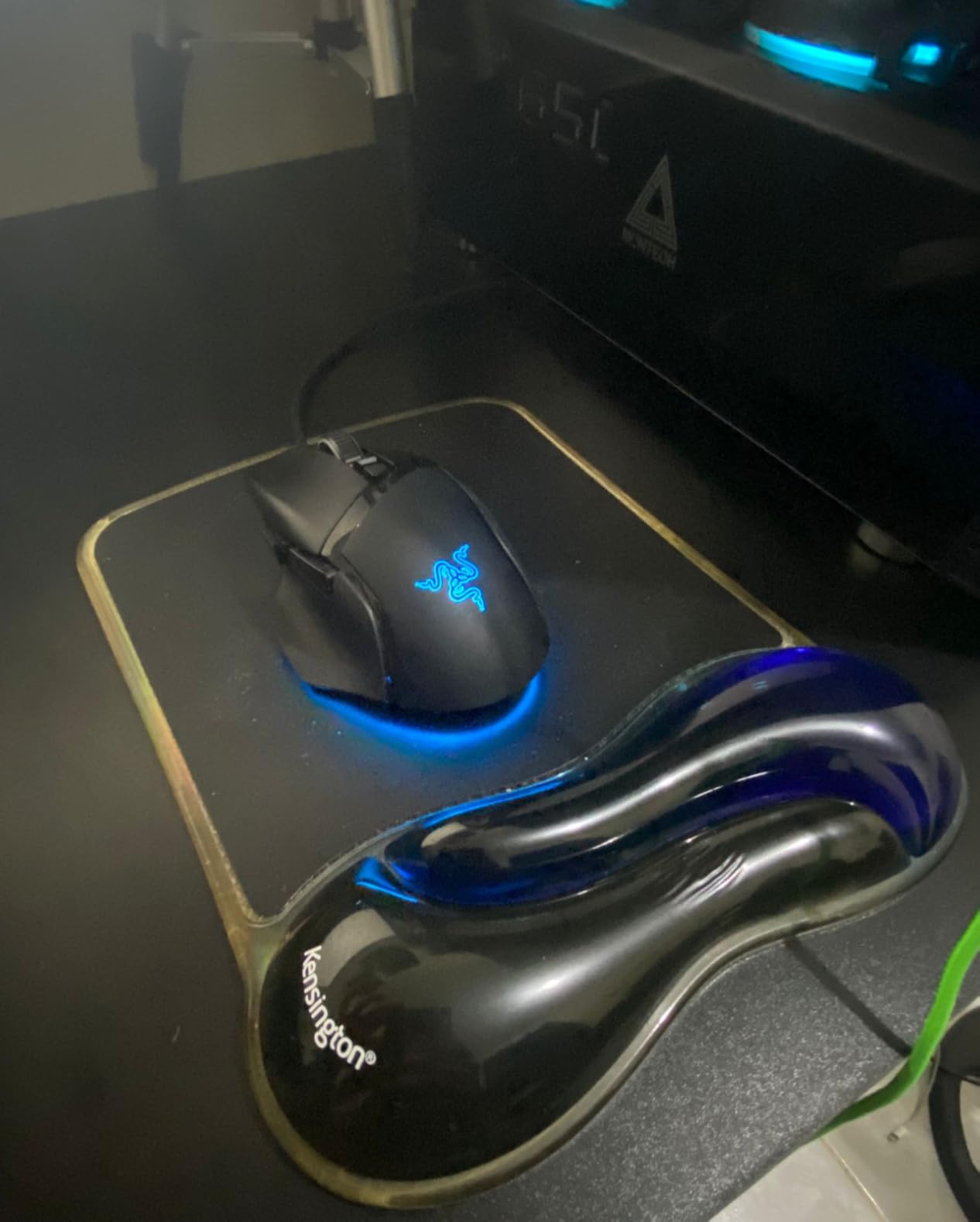 Kensington Duo Gel Mouse Pad with Wrist Rest, Ergonomic Wrist Support for Pain Relief, Comfortable Non-Skid Gel Pad for Computer, Laptop, Office & Home 9.6