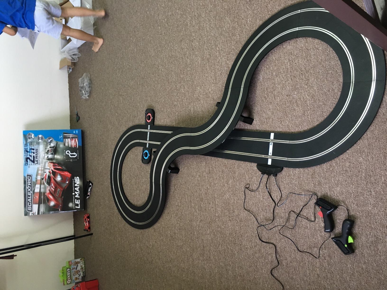 Scalextric C1368 Le Mans Sports Cars Set - Mains Power Slot Car Race Track Sets, 1:32 Scale Set, Electric Racing Toys for Adults or Kids, Racetrack Games, Cars Gifts for Boys or Girls Age 8+ customer photo 1