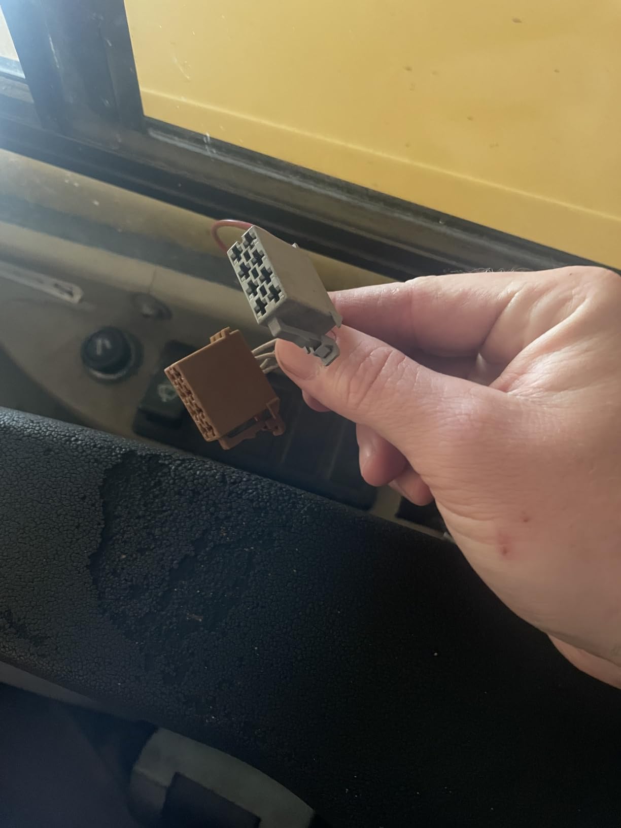 Boss Audio Systems MR632UAB Marine Receiver - Weatherproof, Bluetooth Audio and Hands-Free Calling, USB, MP3, AM/FM, Aux-in, No CD Player, RGB Multi-Color Illumination, Detachable Front Panel, white customer photo 2