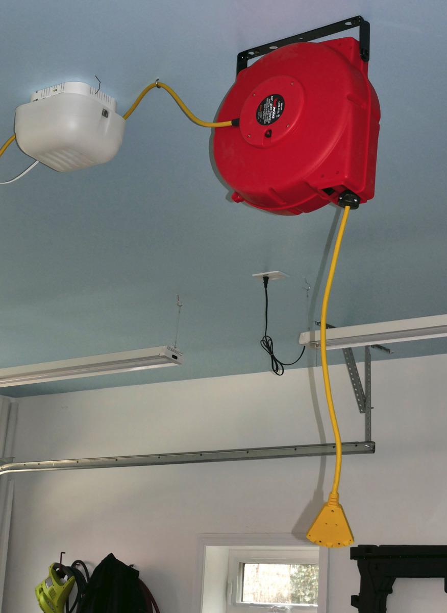 ReelWorks Extension Cord Reel Retractable 12AWG x 65' Foot 3C/SJT Heavy Duty Commercial Cable Triple Tap Connector Power 15A 125VAC 1875W customer photo 2