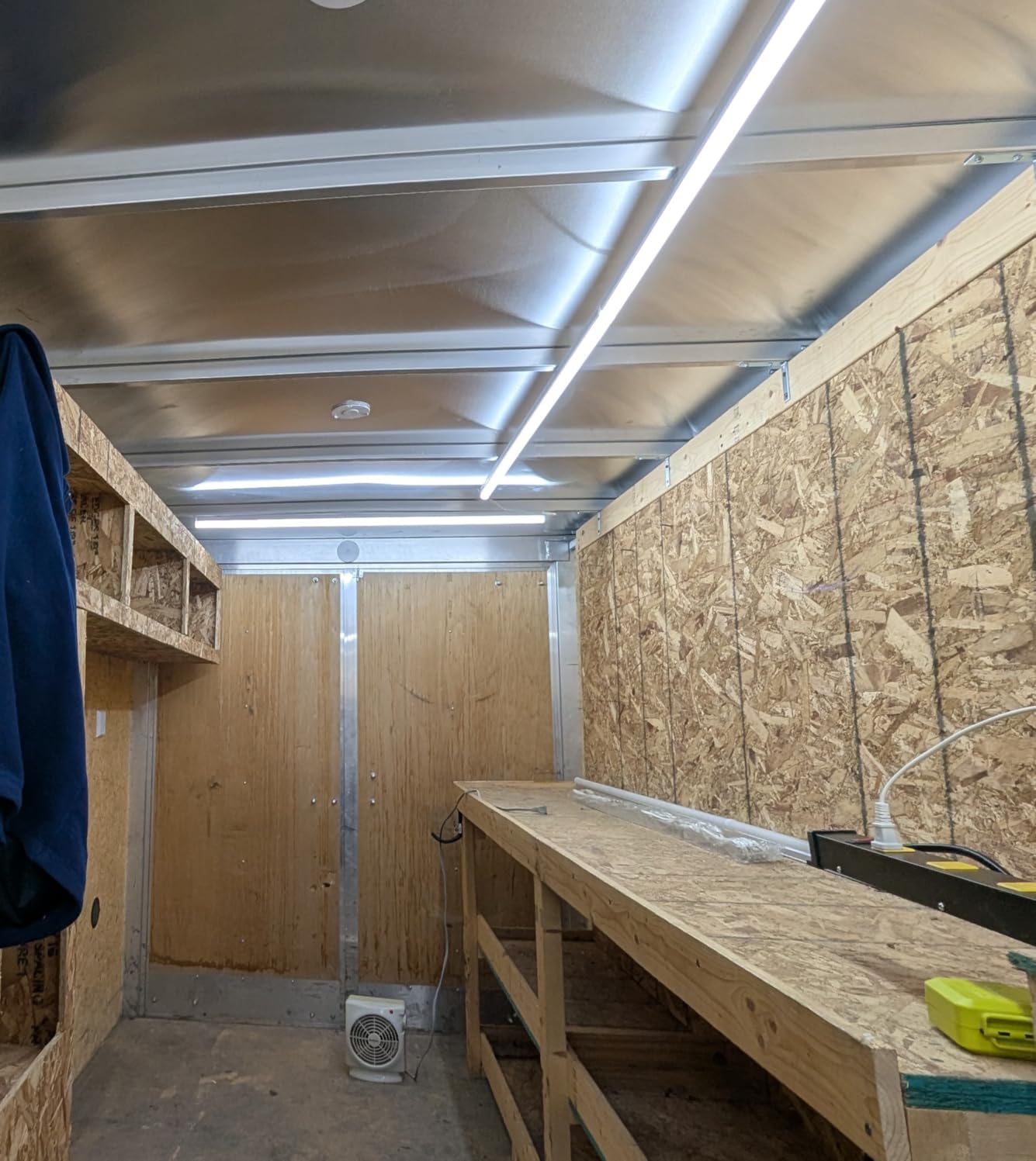 Barrina (6 Pack) LED T5 Integrated Single Fixture, 4FT, 2200lm, 6500K Super Bright White, 20W Utility LED Shop Light, Ceiling and Under Cabinet Light, Corded Electric with ON/Off Switch, ETL Listed customer photo 1