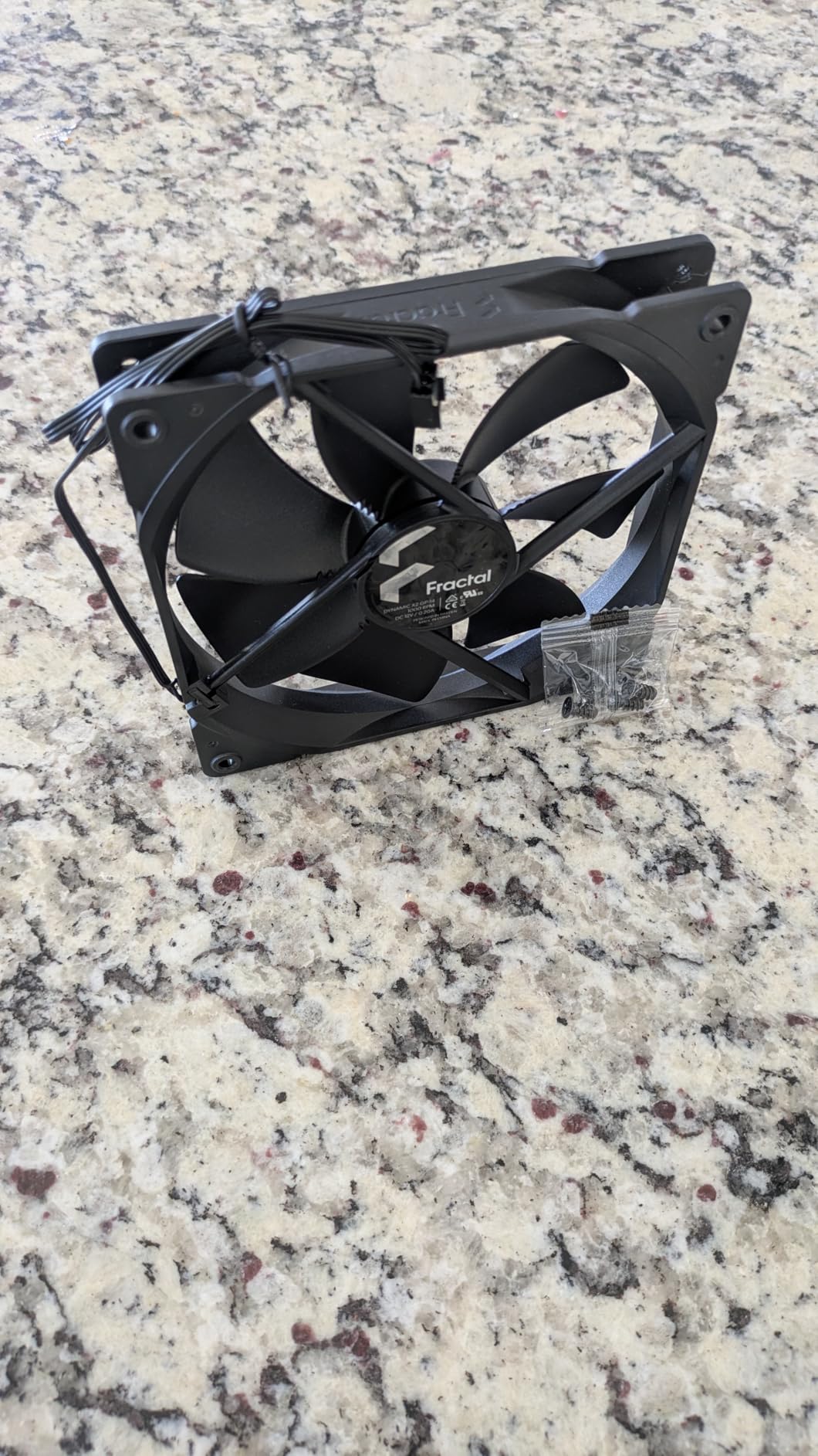 Fractal Design Dynamic X2 GP-12 Computer Fan - Silent Fan - High Airflow - 120x120x25 mm - 1200RPM - FDB-Bearings - Trip Wire - Aerodynamically Shaped Struts - 12v - Black Edition (Single) customer photo 2