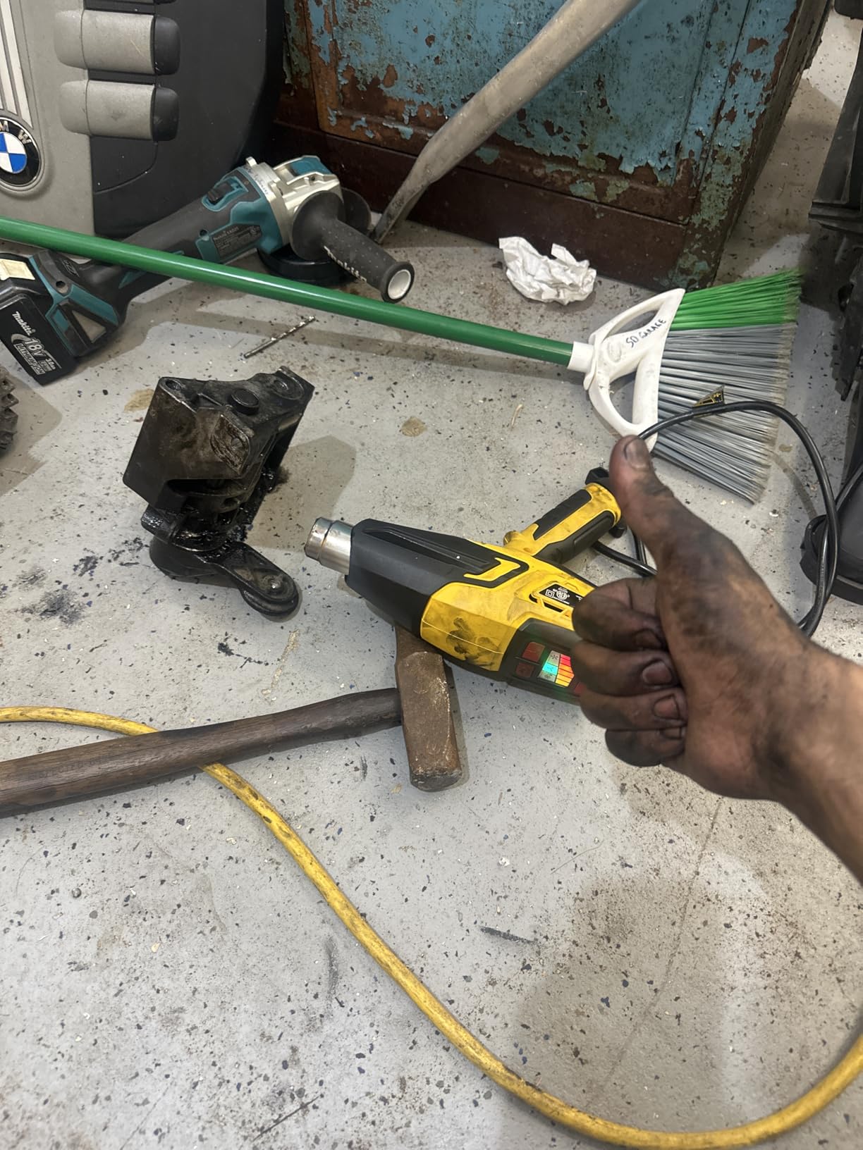 Wagner Spraytech 0503063 FURNO 500 Variable Temp Heat Gun, 2 Nozzles & 12 Temperature Settings Ranging 150°F-1200°F, Electric Heat Gun for Paint Removal, Bending PVC, Crafts and More customer photo 1