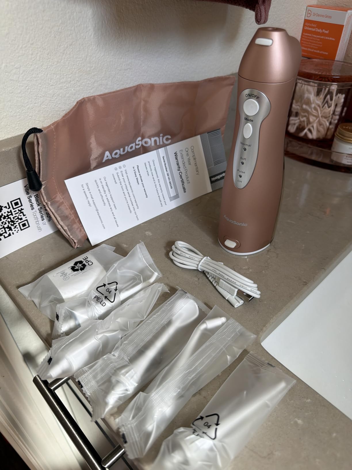 AquaSonic Water Flosser - Cordless Rechargeable Water Flossers for Teeth Cleaning - Waterproof Aqua Flosser, Portable Oral Irrigator for Dental Cleaning with 5 Jet Tips - Braces Home Travel. customer photo 2