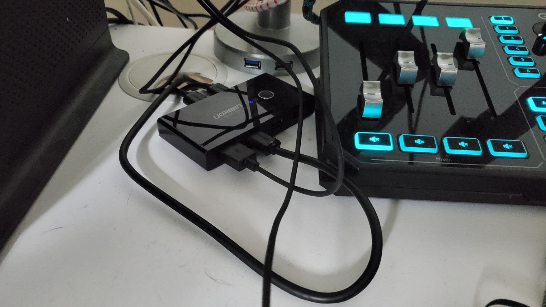 UGREEN USB 3.0 Switch Selector 2 Computers Share 4 USB Ports USB Switcher USB for PC Laptop Keyboard Mouse Printer Scanner One Button Switch Adapter with 2 Pack USB 3.0 Cables customer photo 2