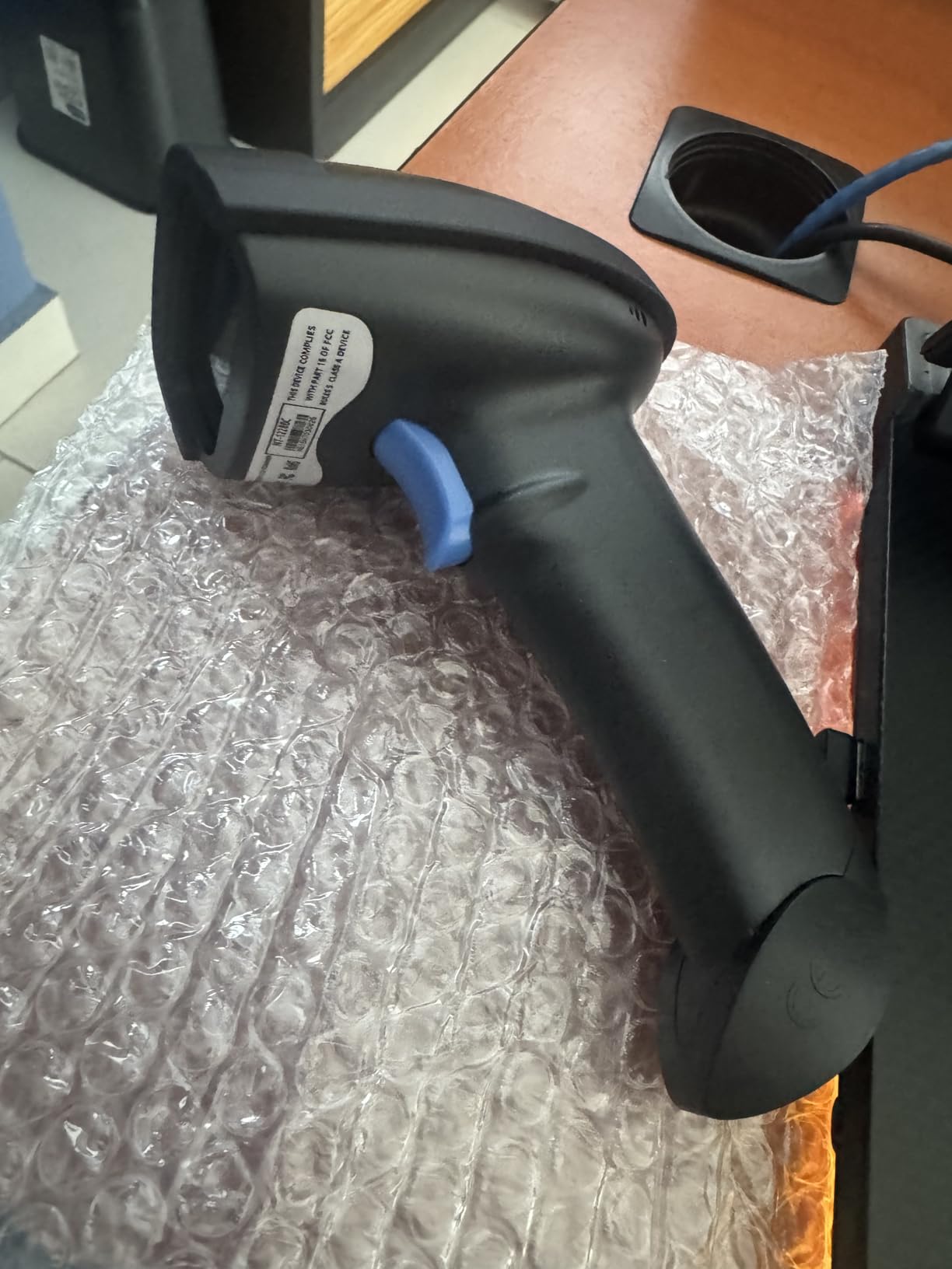 NETUM Wireless Barcode Scanner, 2 in 1 2.4G Wireless & USB Wired 1D Laser Barcode Reader Handheld Bar Code Reader Cordless Rechargeable Bar Code Scanner for Computer MAC Laptop (NT-1698W) customer photo 2