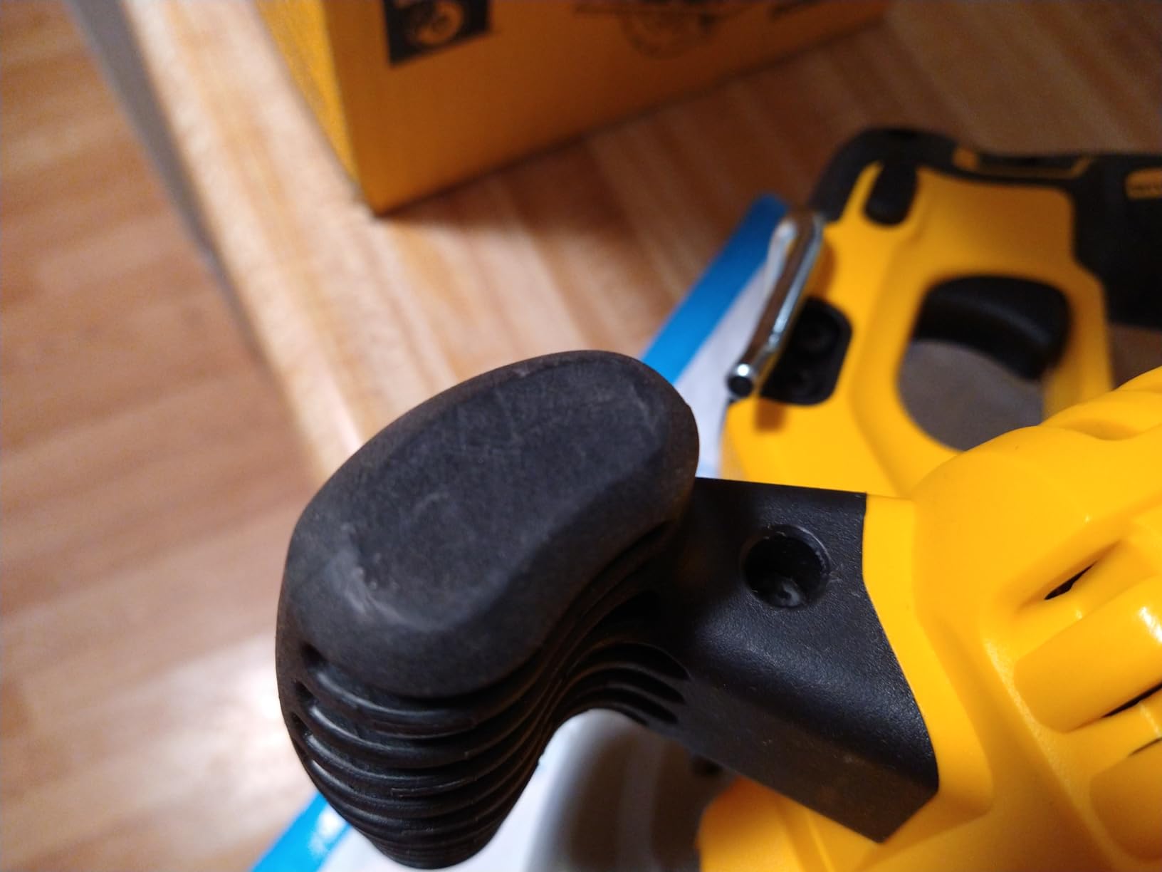 DEWALT 20V MAX Circular Saw Cordless with Brake, 7-1/4 Inch, Tool Only (DCS570B) customer photo 1