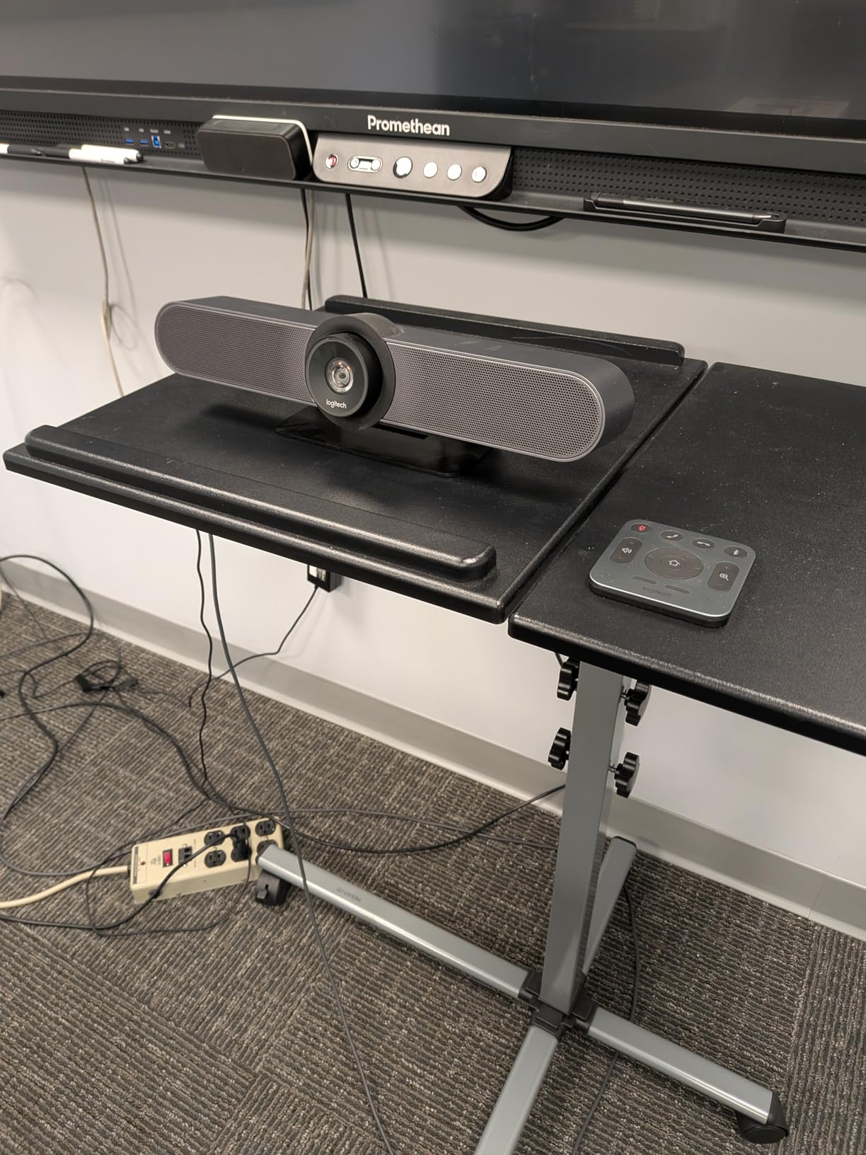 Logitech MeetUp Video Conferencing System with 4K, 3 Microphones, 120° Wide Field of View customer photo 1